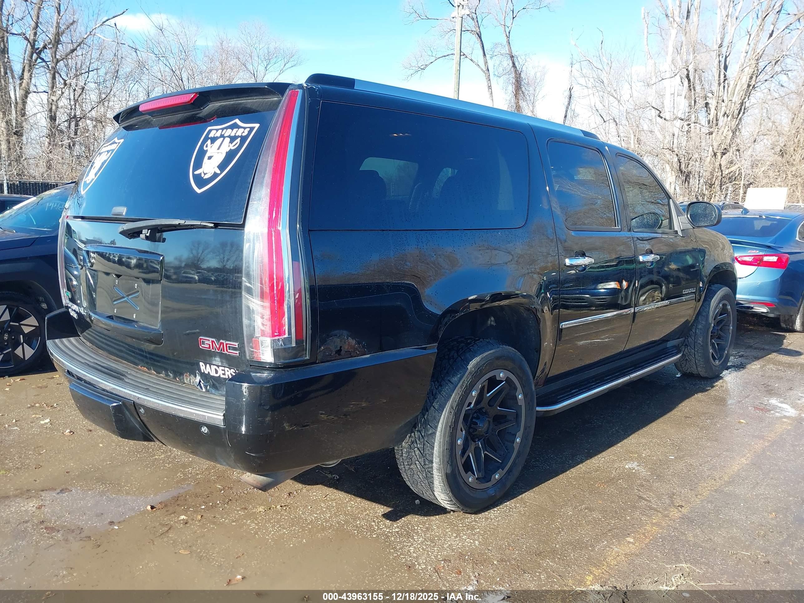 GMC YUKON image 4