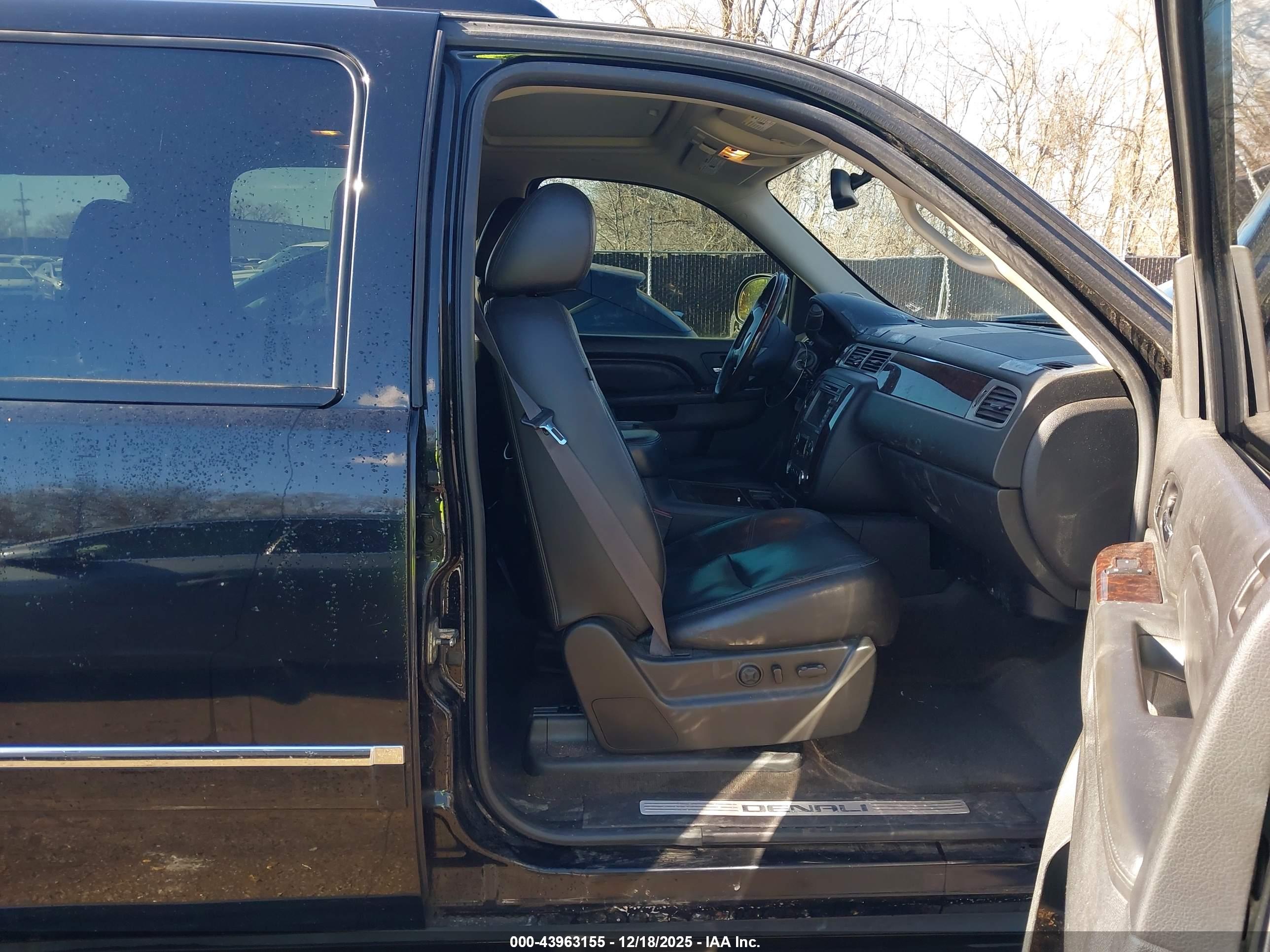 GMC YUKON image 5