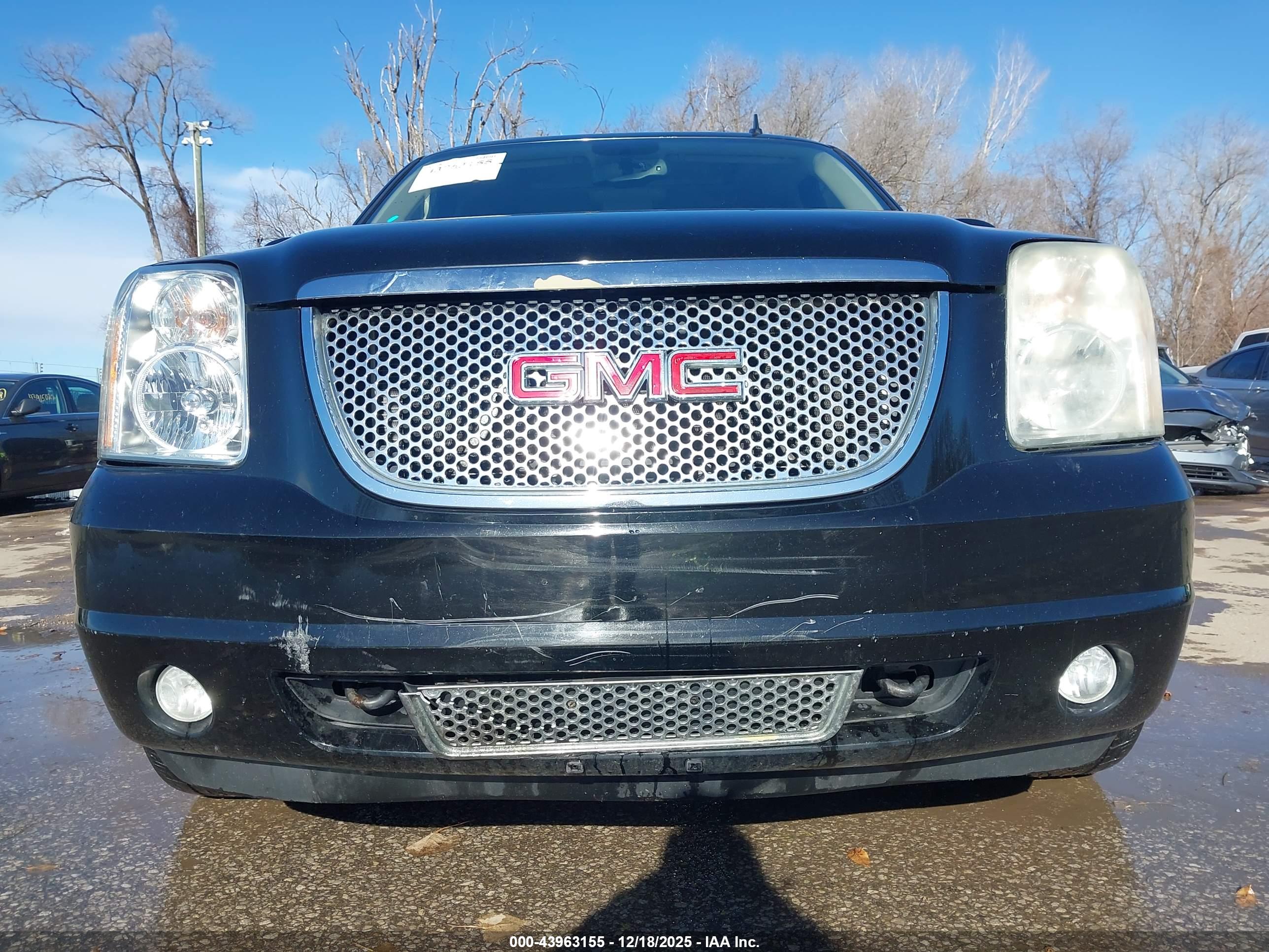 GMC YUKON image 6