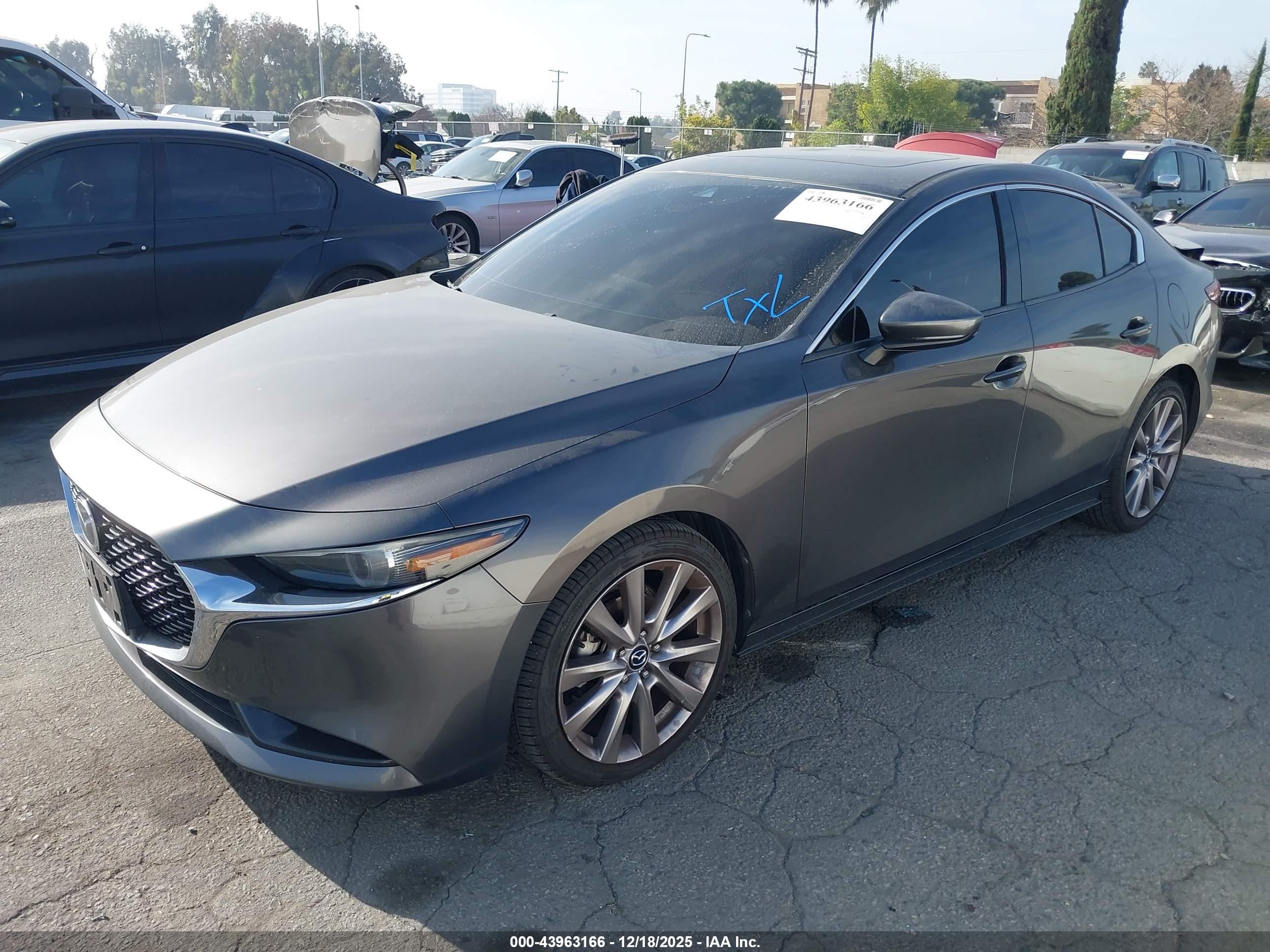 MAZDA MAZDA3 image 2