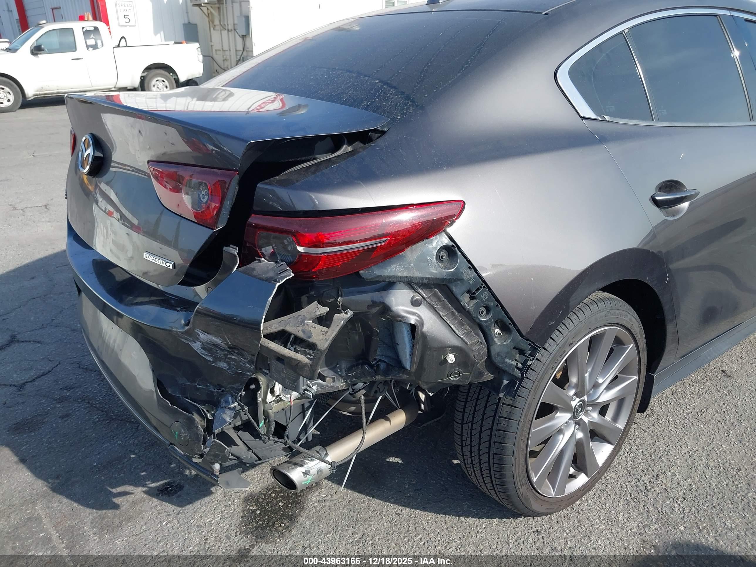 MAZDA MAZDA3 image 6
