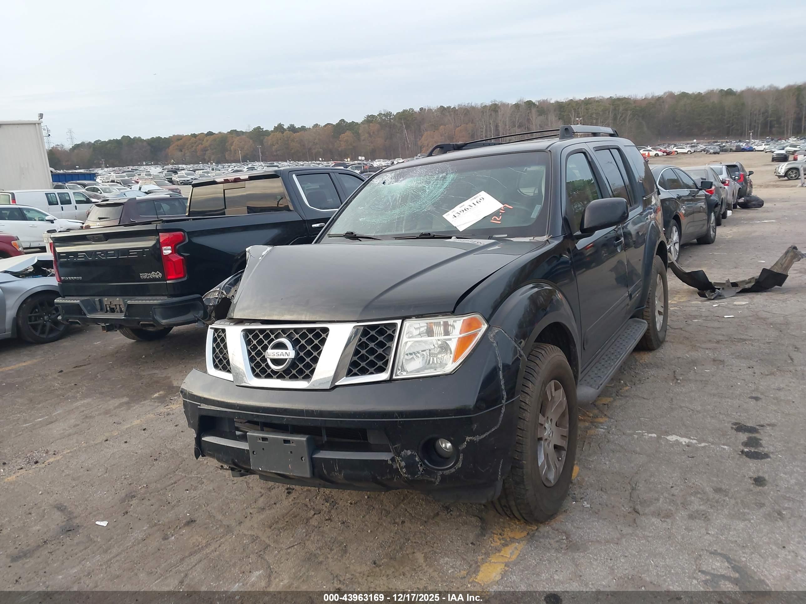 NISSAN PATHFINDER image 2
