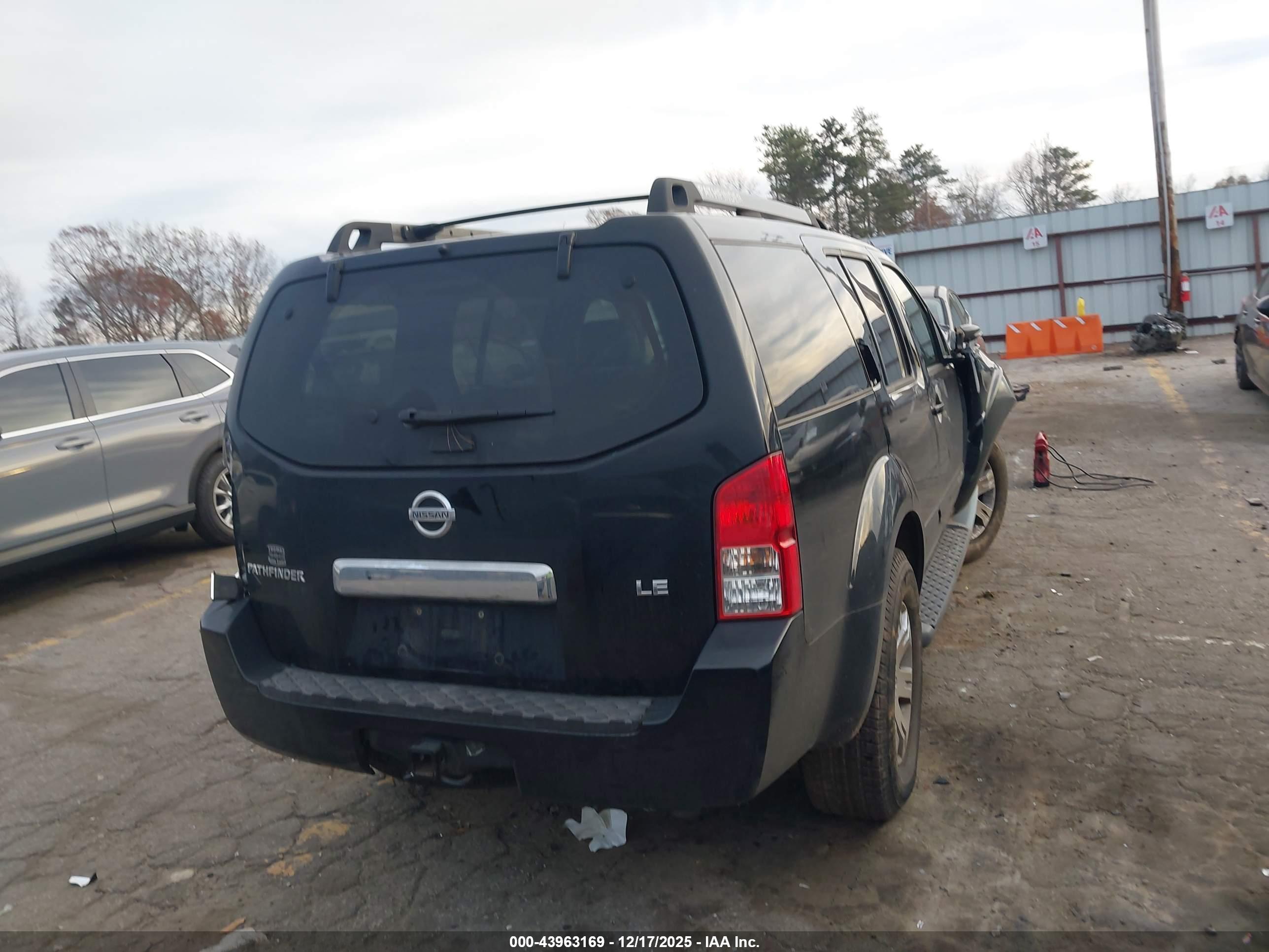 NISSAN PATHFINDER image 4