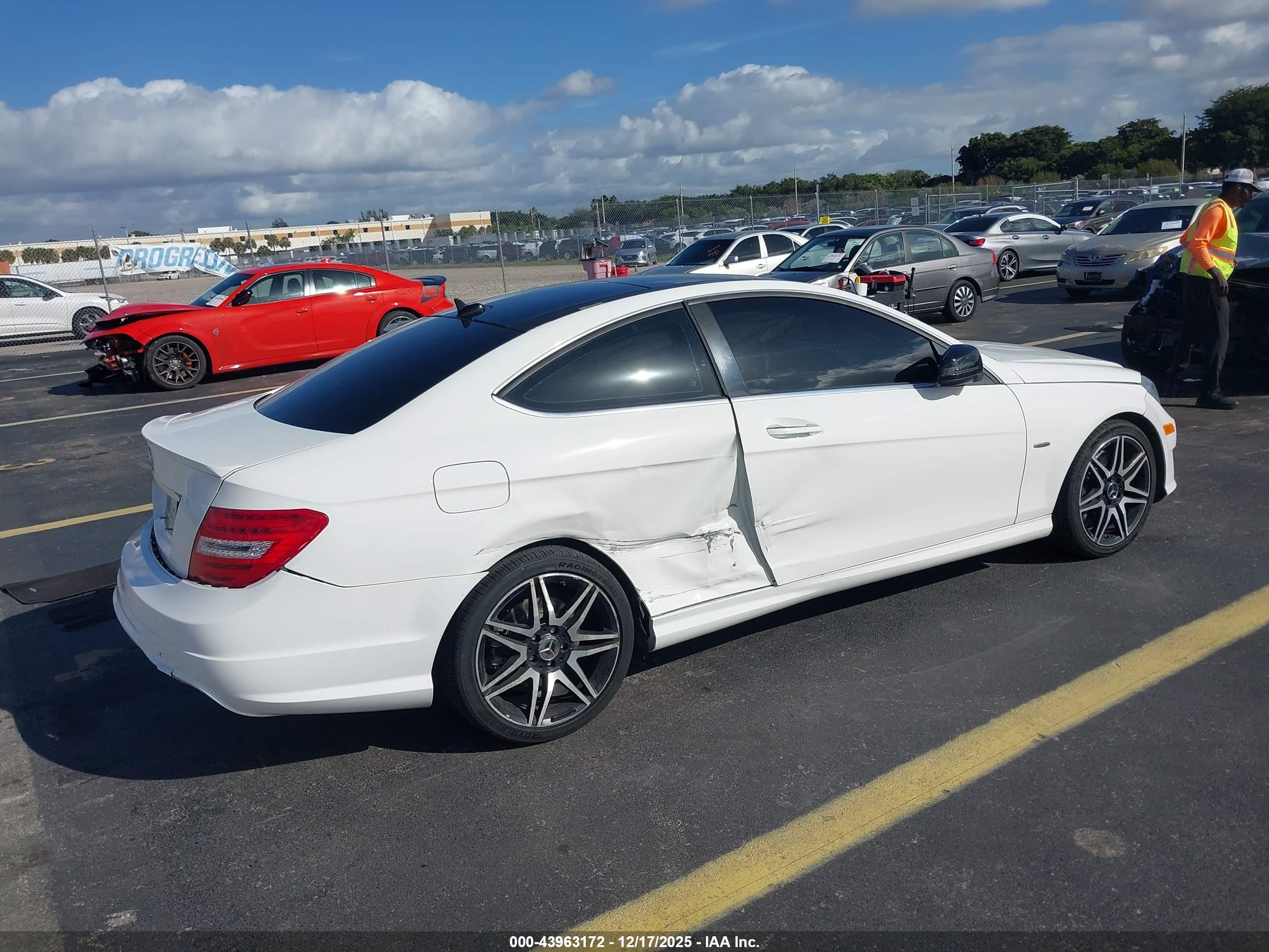 MERCEDES-BENZ C image 4
