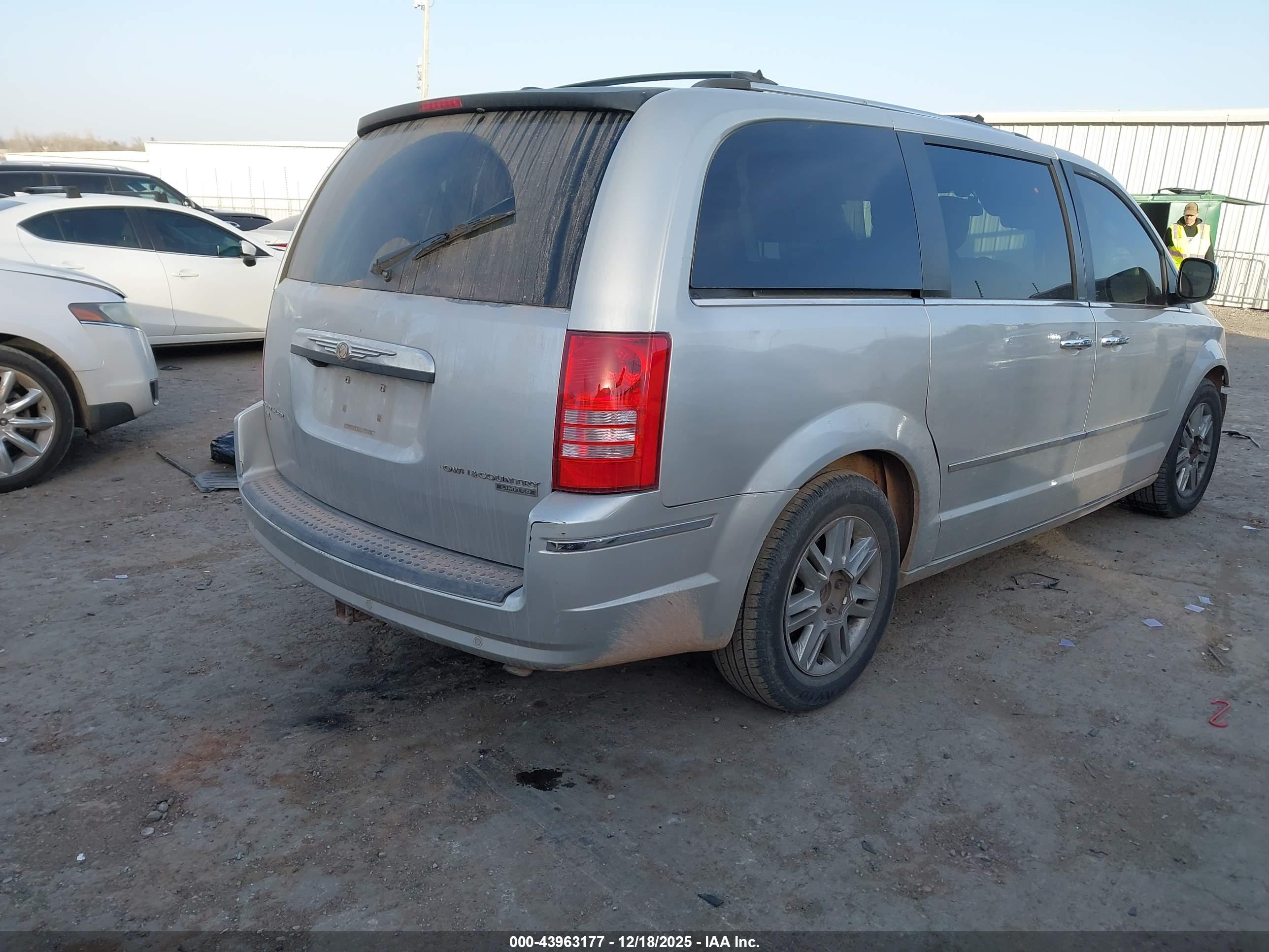 CHRYSLER TOWN image 4
