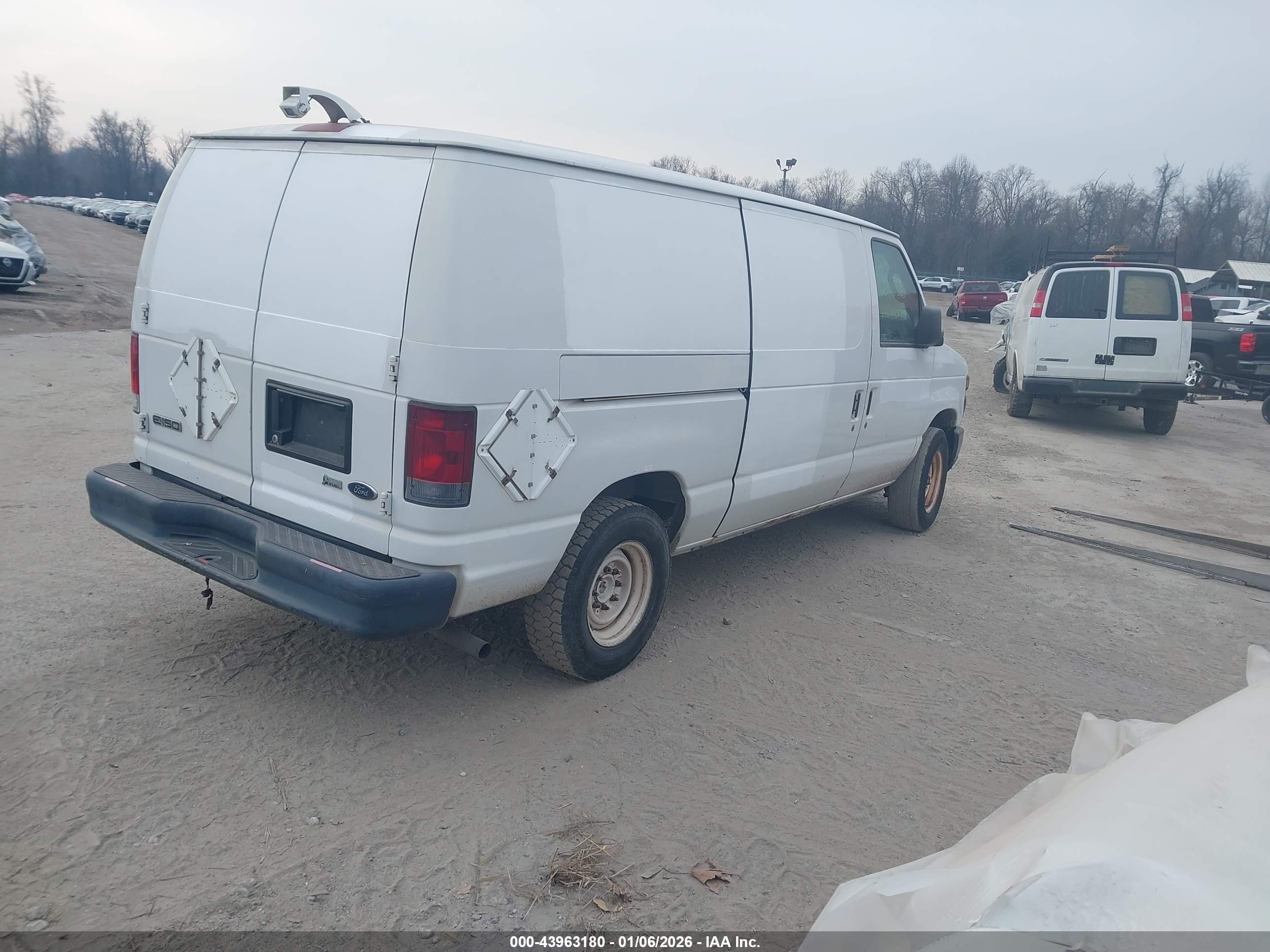 FORD E-150 image 4