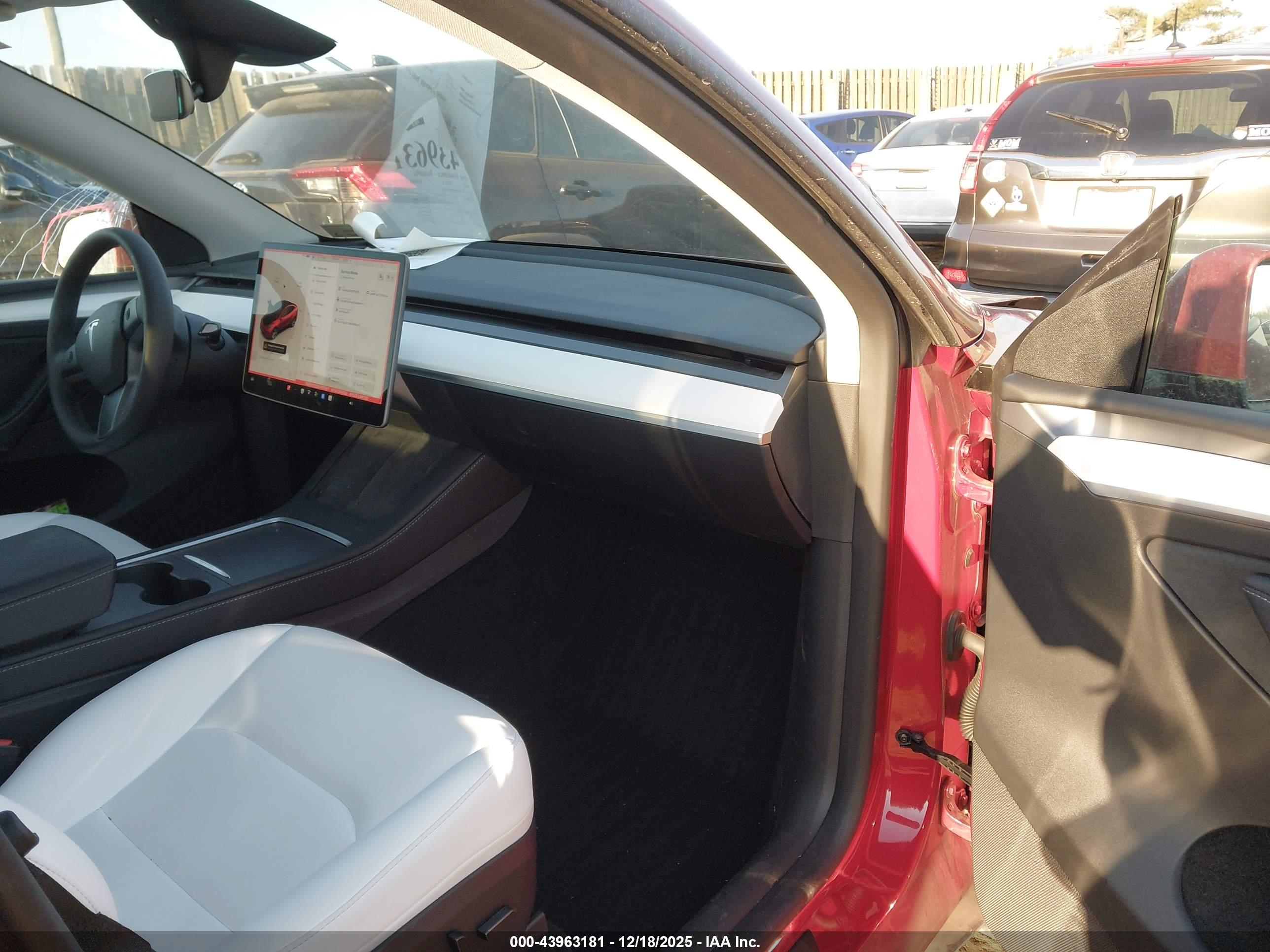 TESLA MODEL image 5