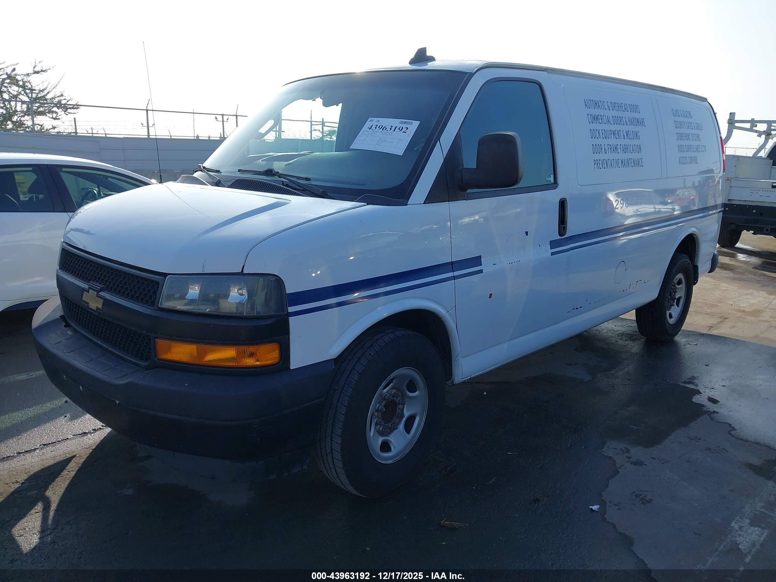 CHEVROLET EXPRESS image 2