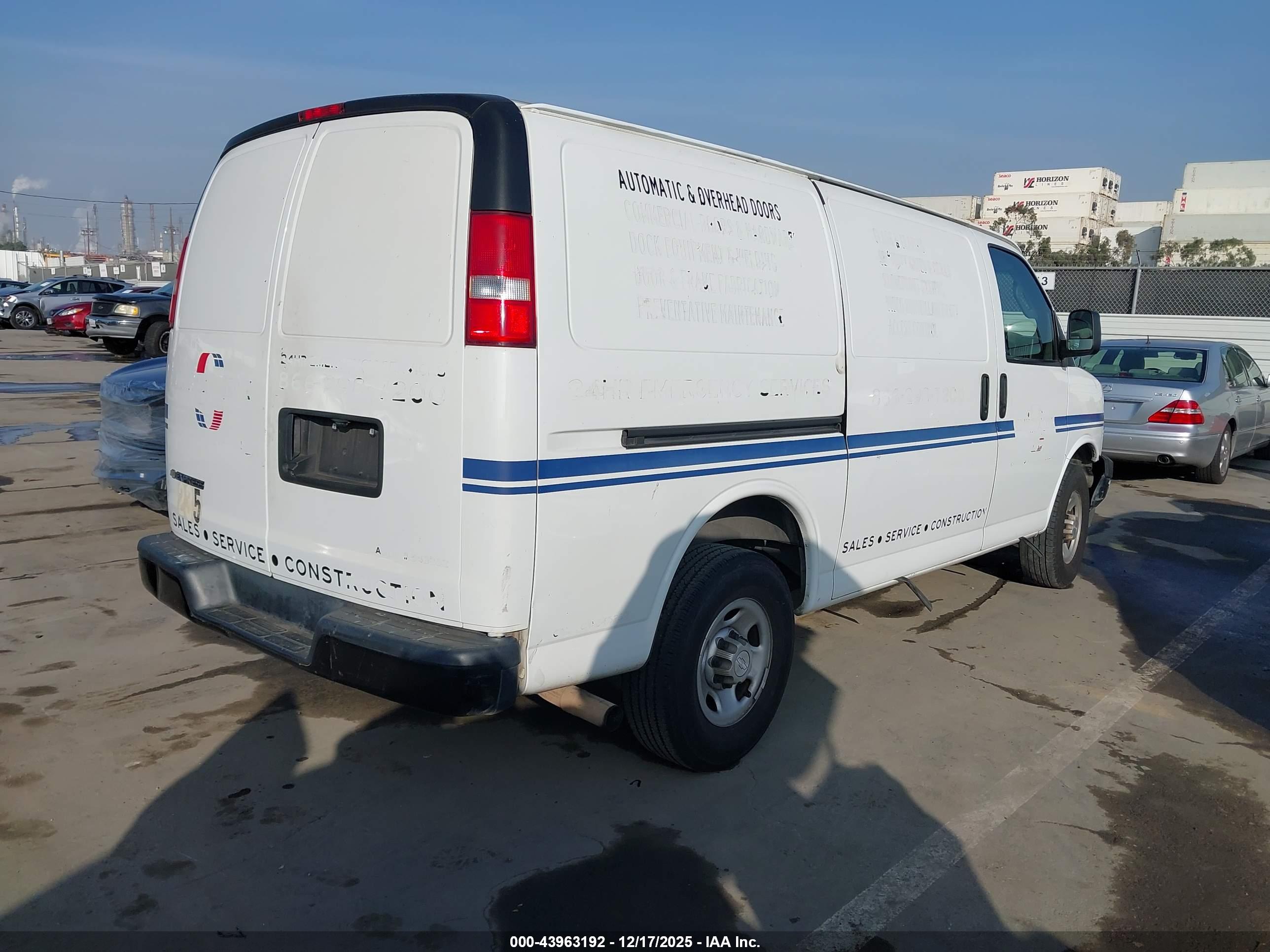 CHEVROLET EXPRESS image 4