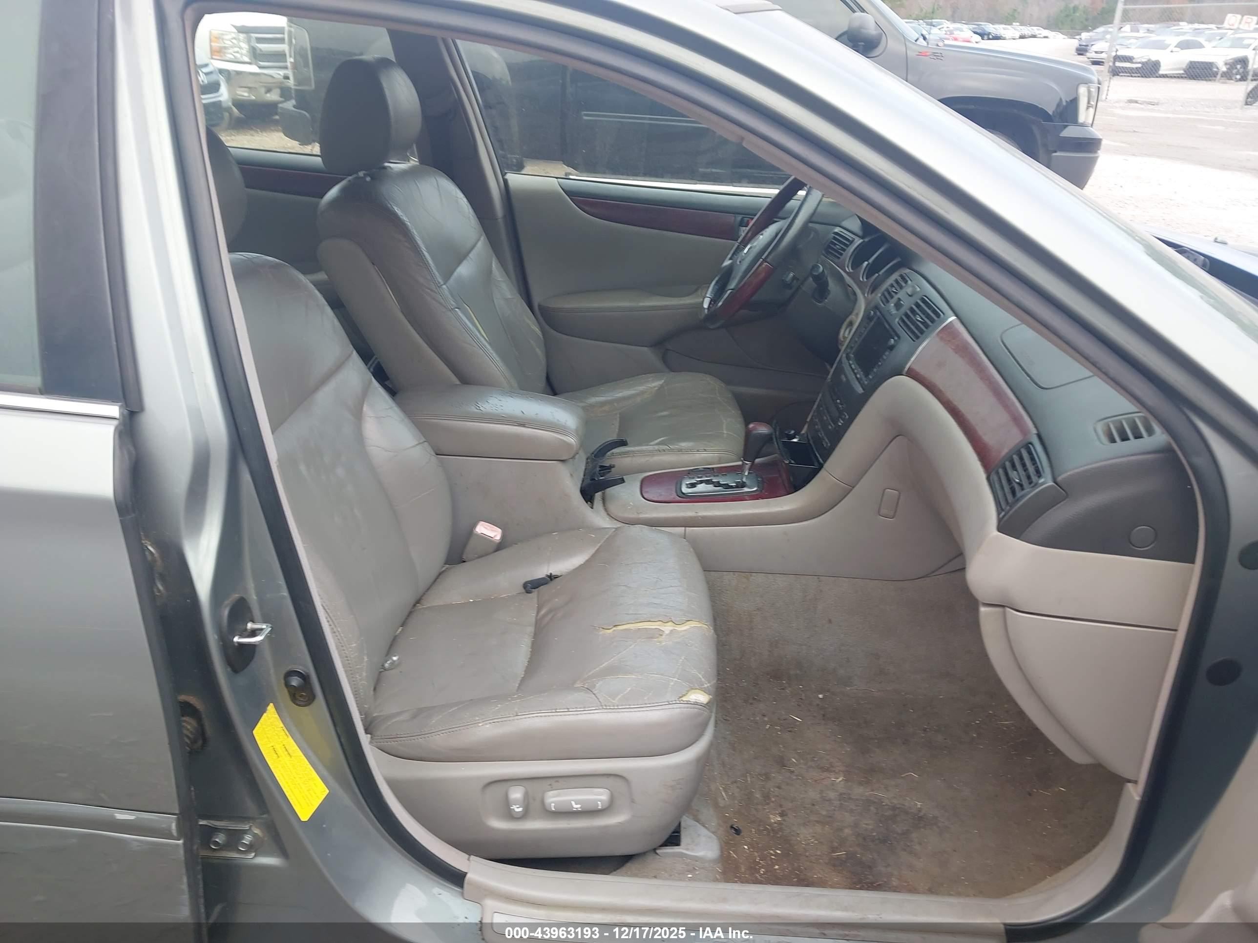 LEXUS ES image 5