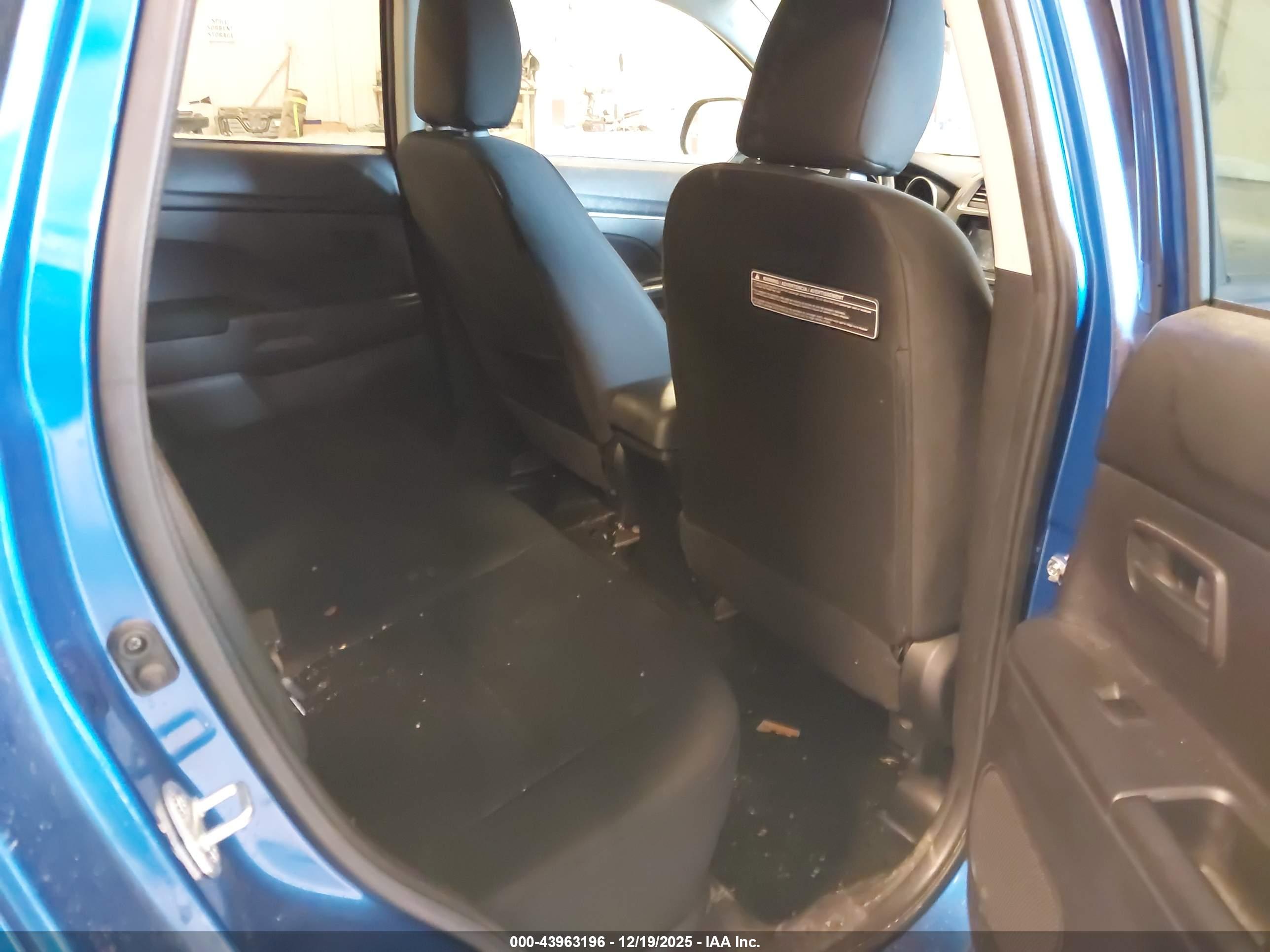 MITSUBISHI OUTLANDER image 8