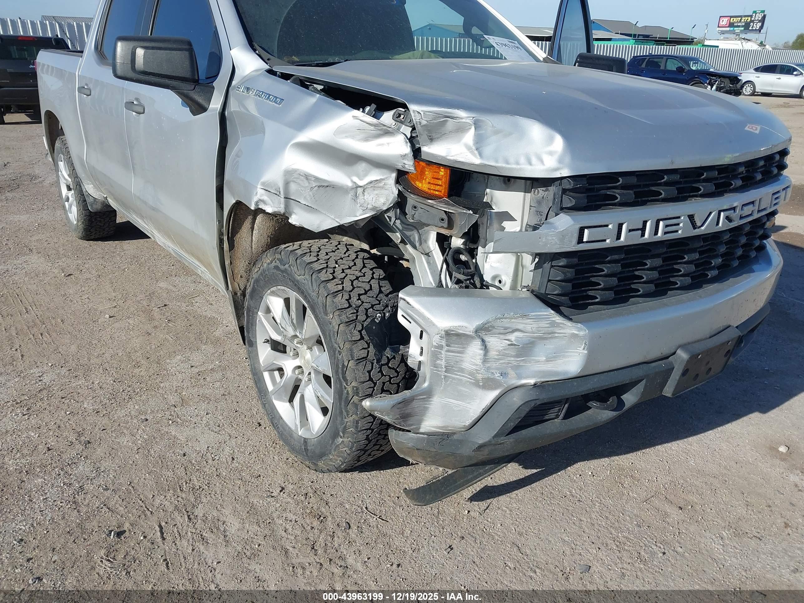 CHEVROLET SILVERADO image 6