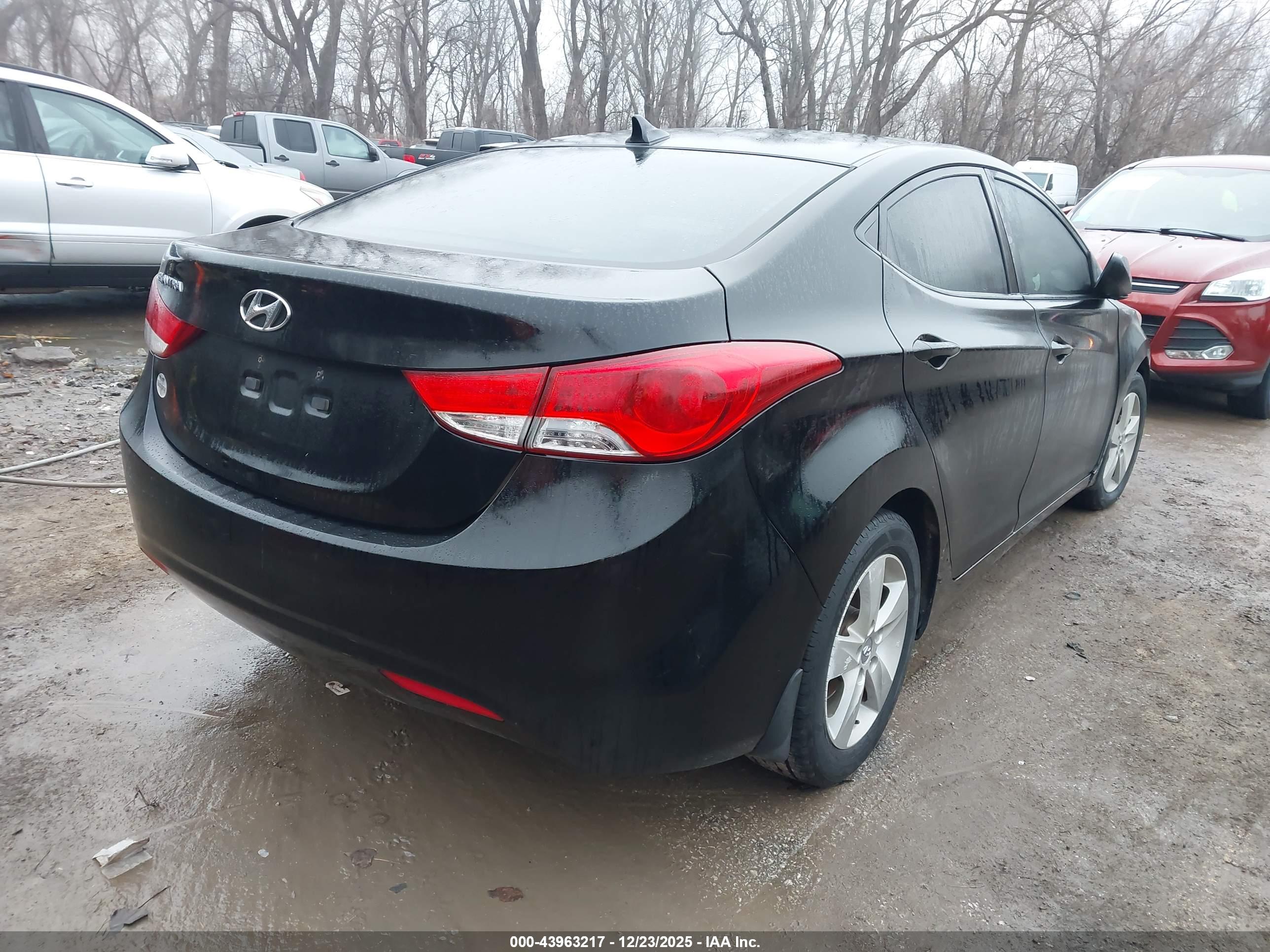 HYUNDAI ELANTRA image 4