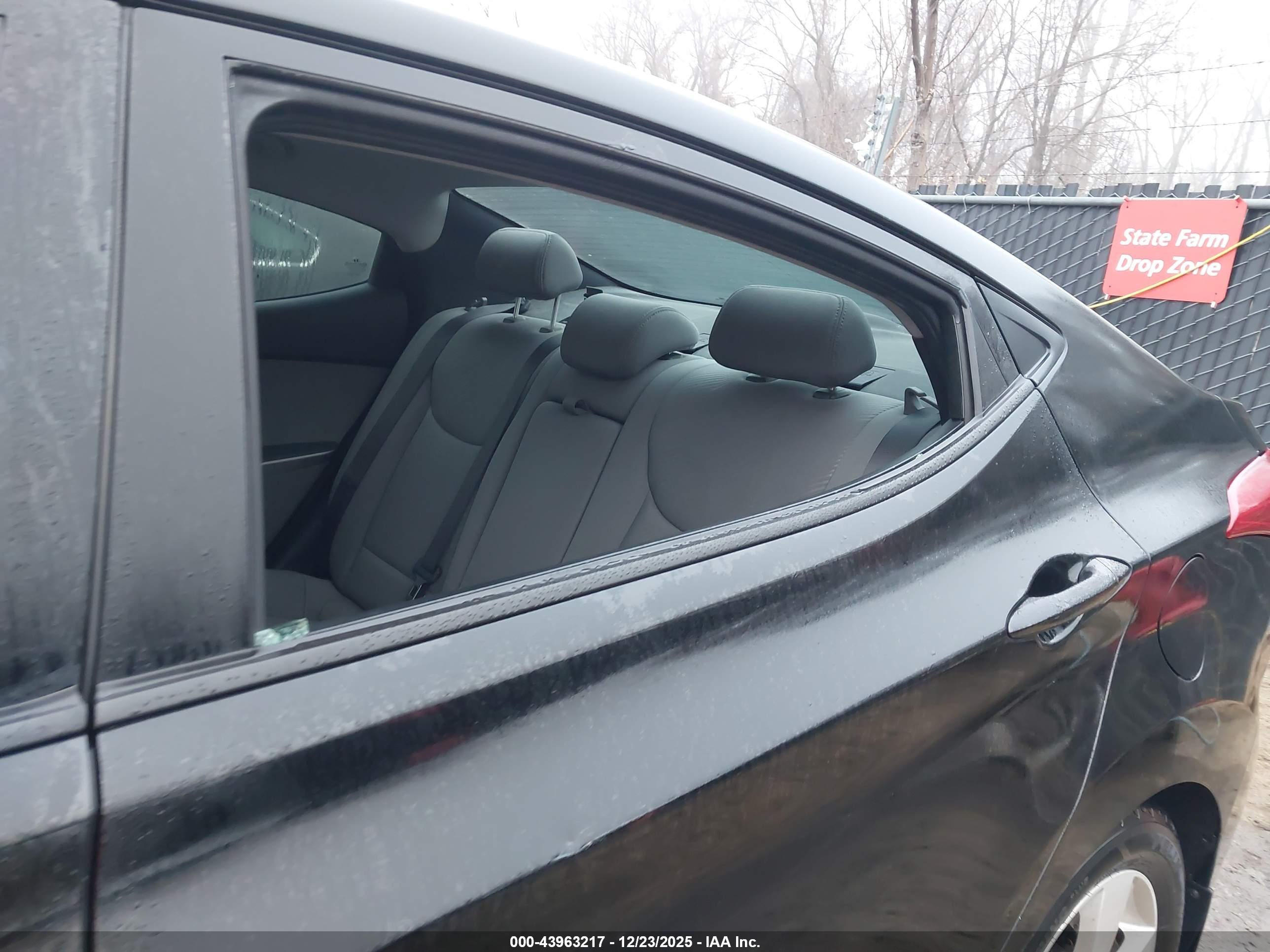 HYUNDAI ELANTRA image 6