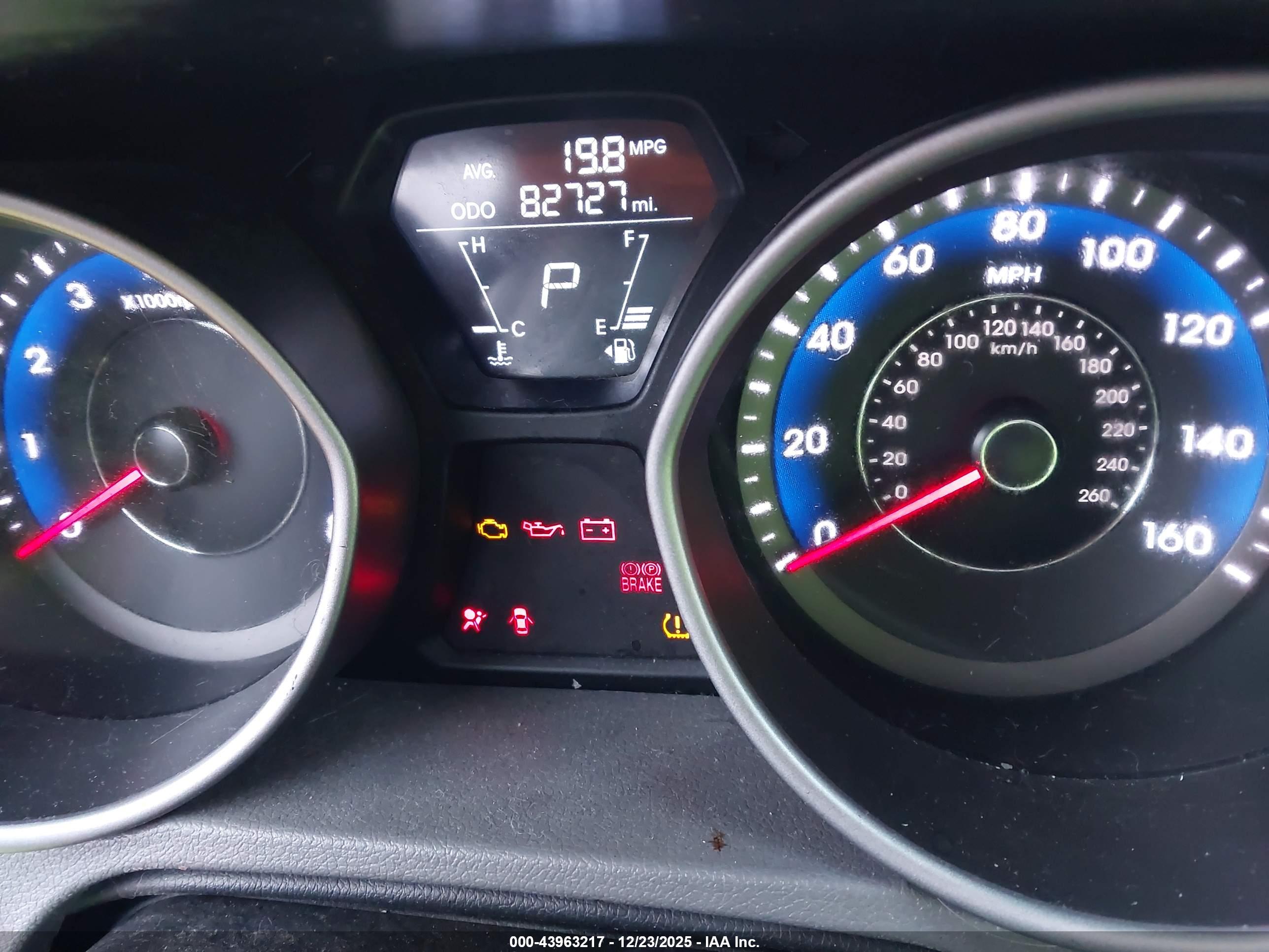 HYUNDAI ELANTRA image 7