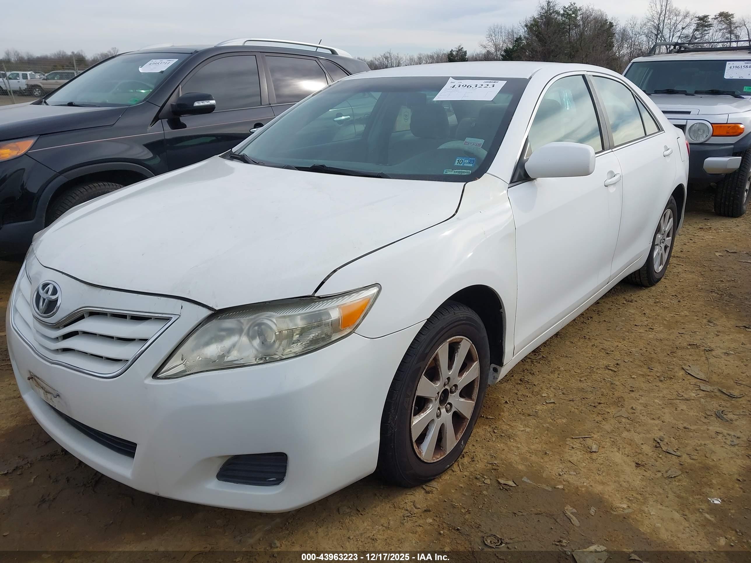 TOYOTA CAMRY image 2