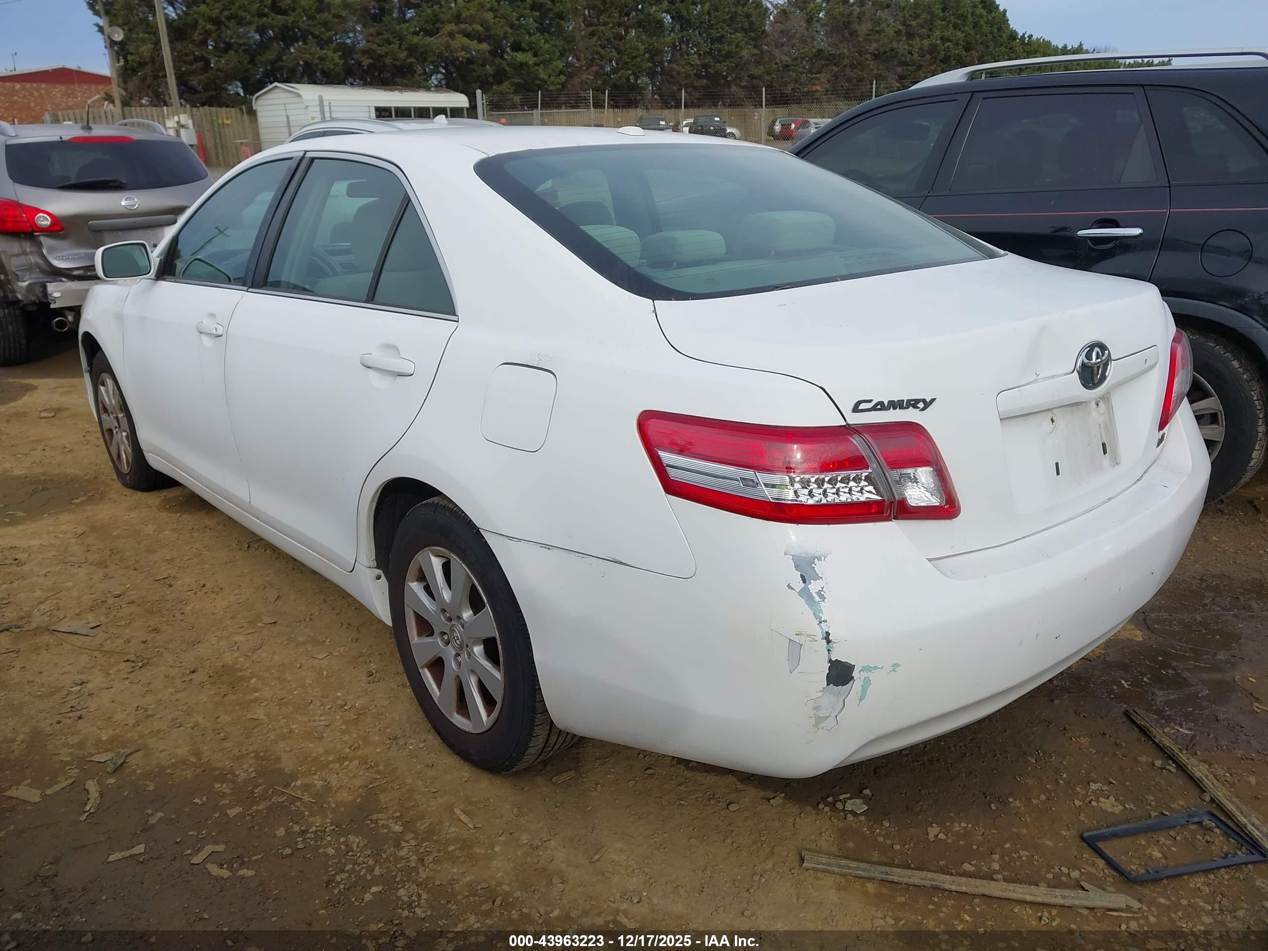 TOYOTA CAMRY image 3
