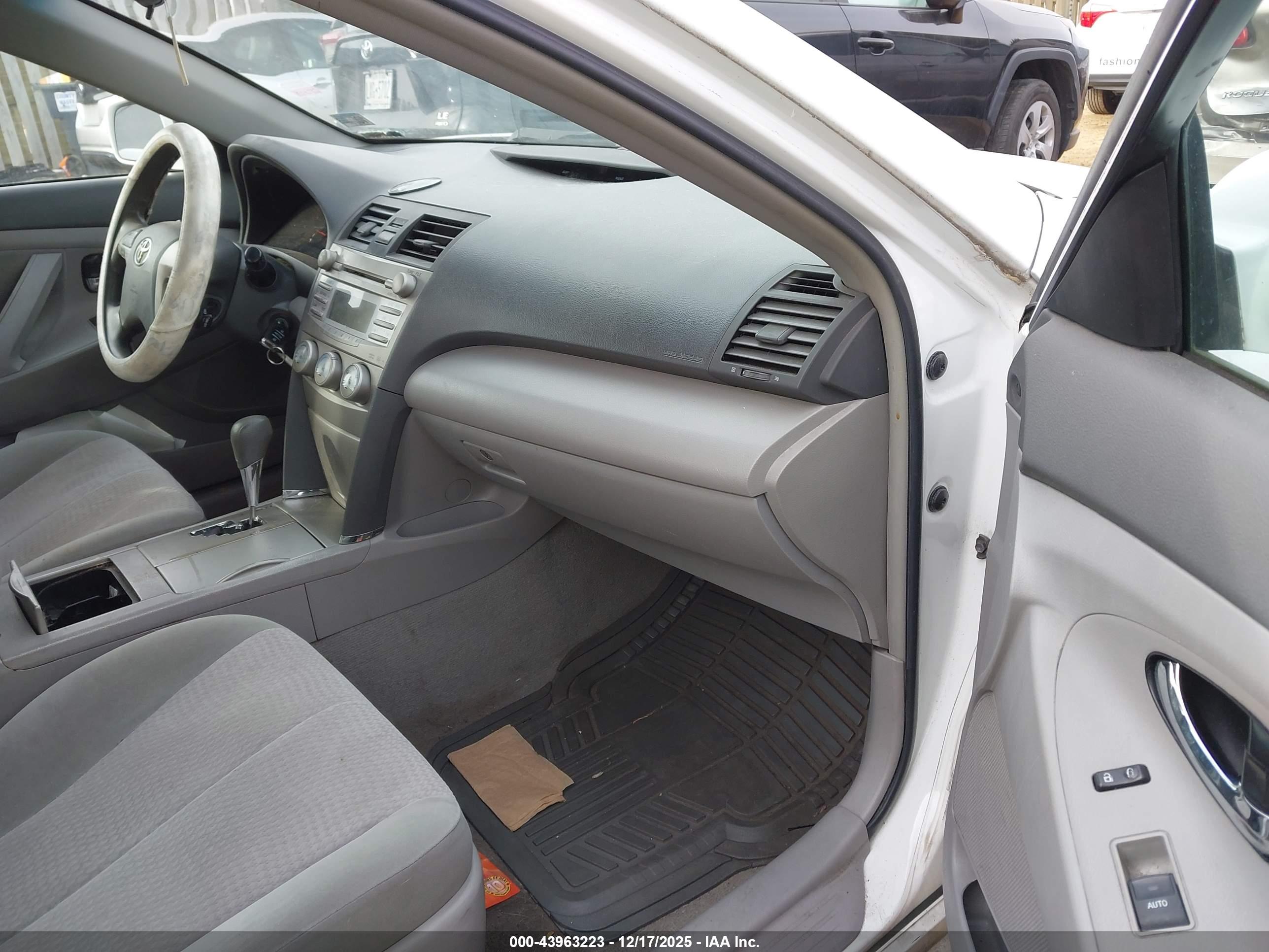 TOYOTA CAMRY image 5