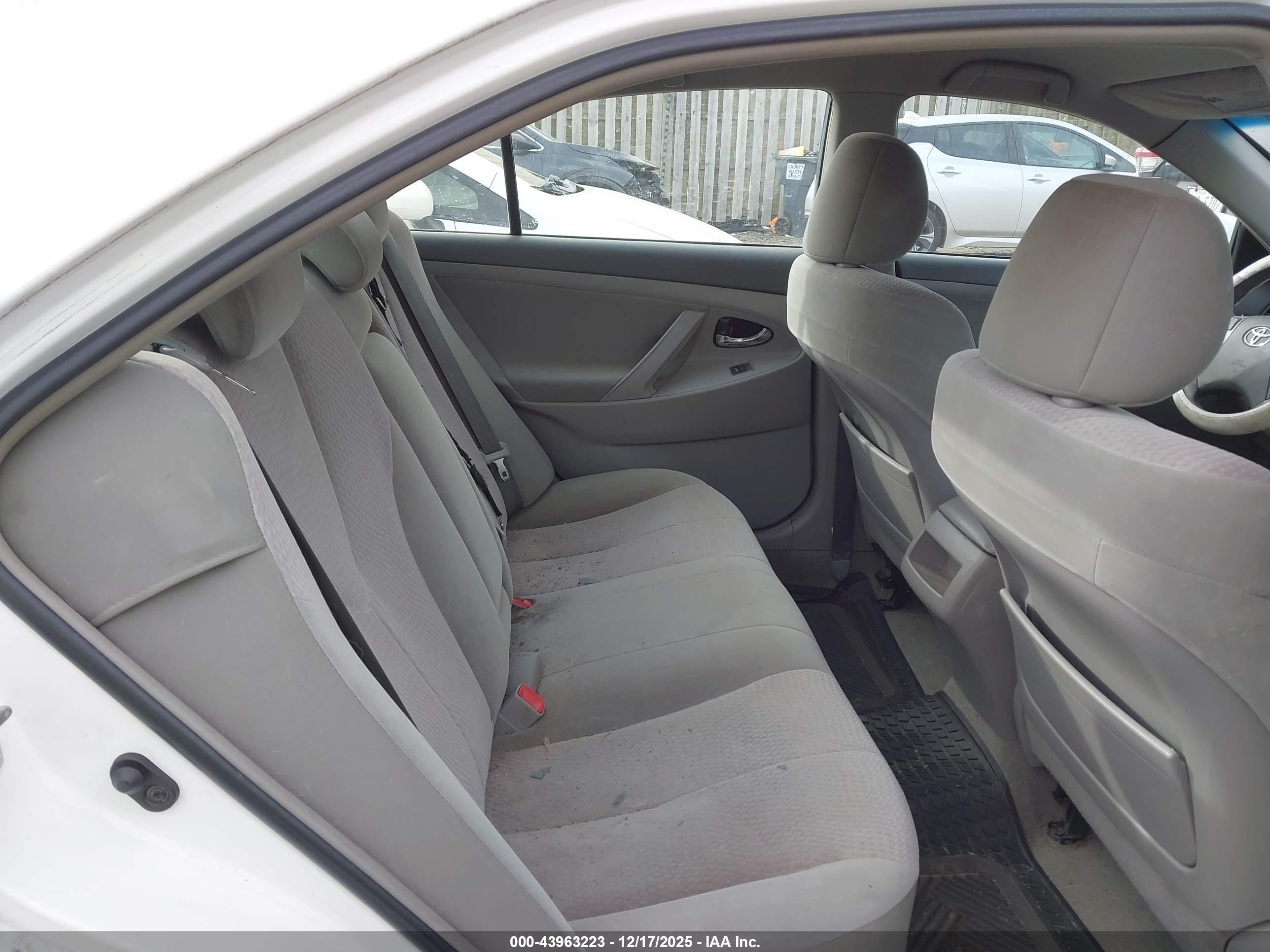 TOYOTA CAMRY image 8