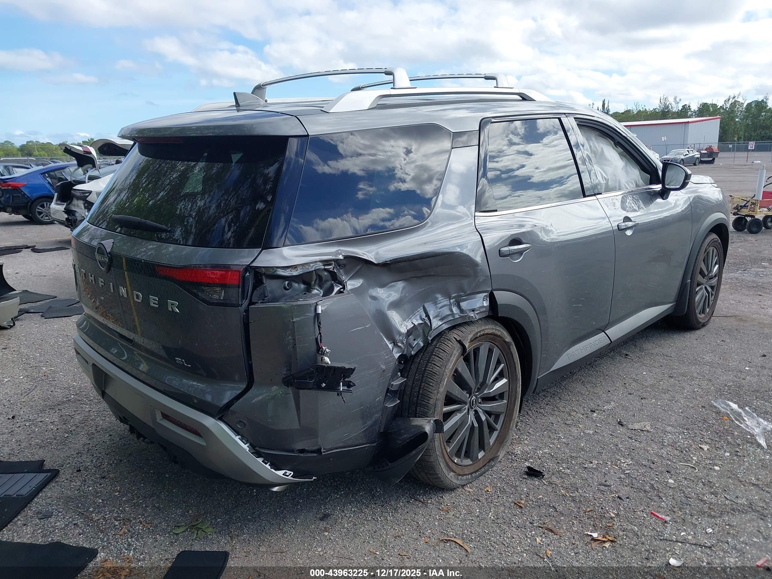 NISSAN PATHFINDER image 6