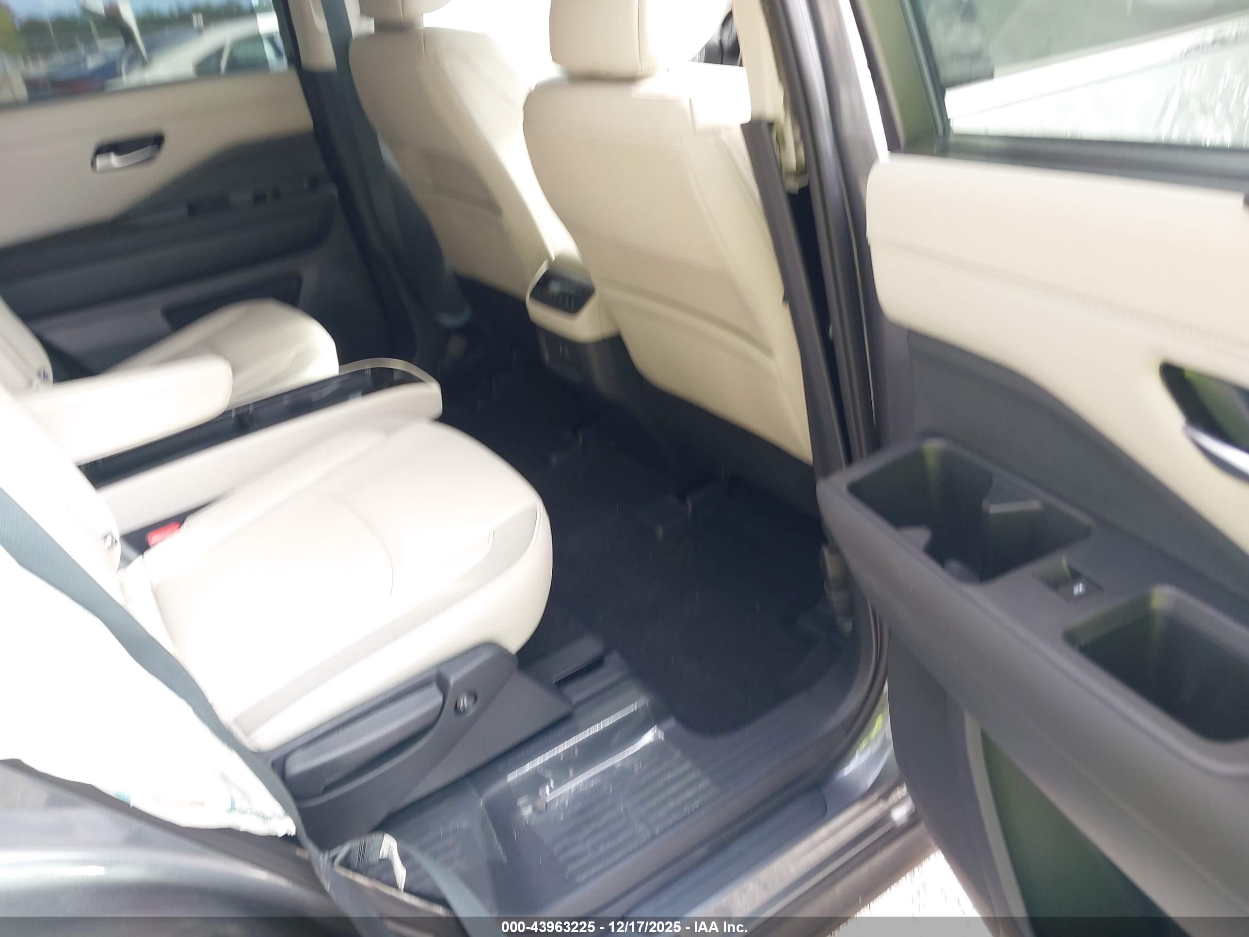 NISSAN PATHFINDER image 8