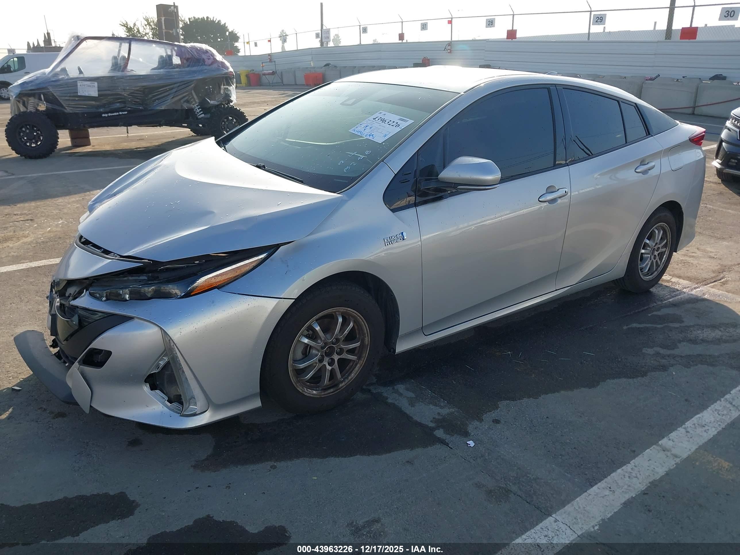 TOYOTA PRIUS image 2