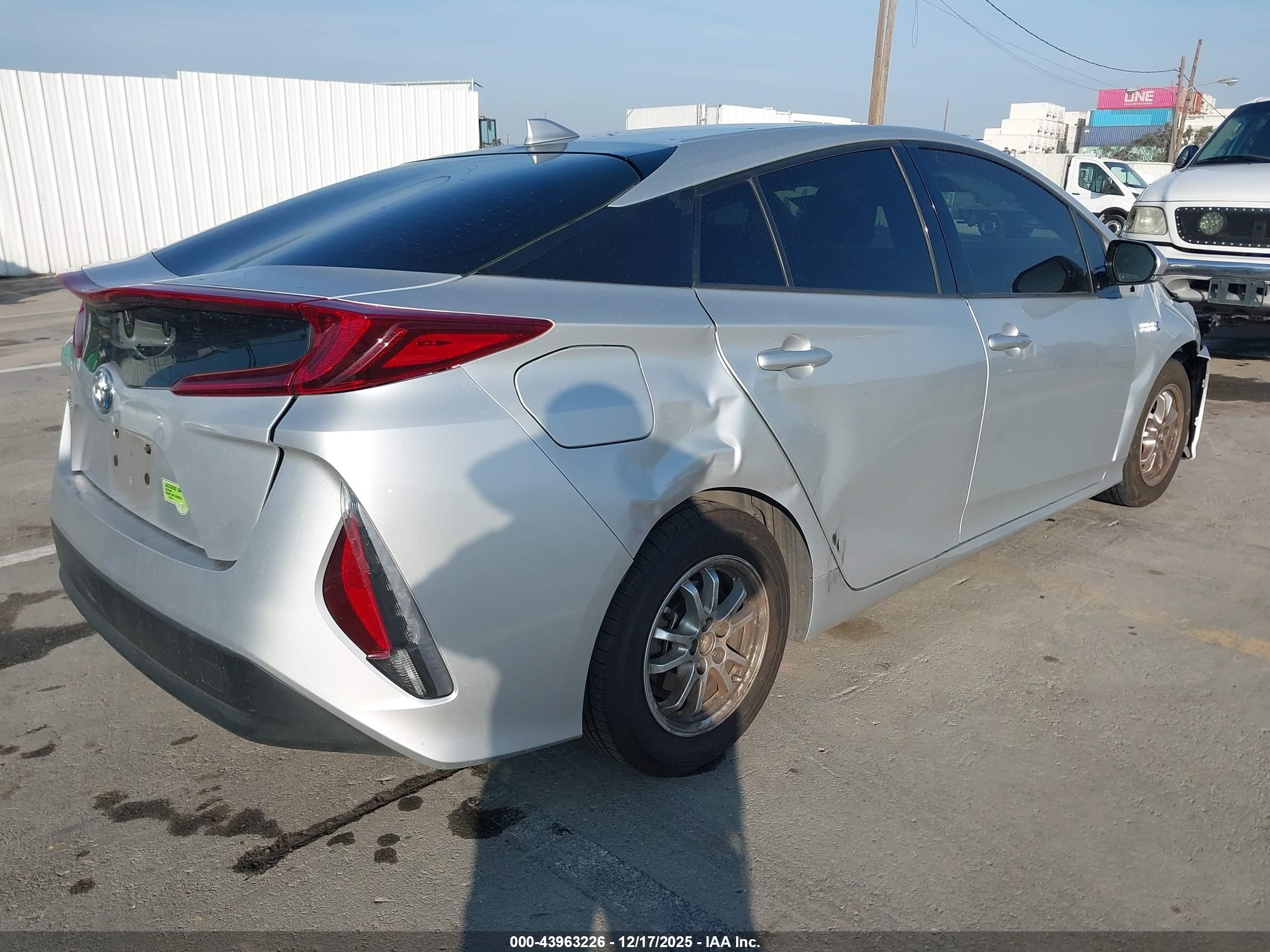 TOYOTA PRIUS image 4