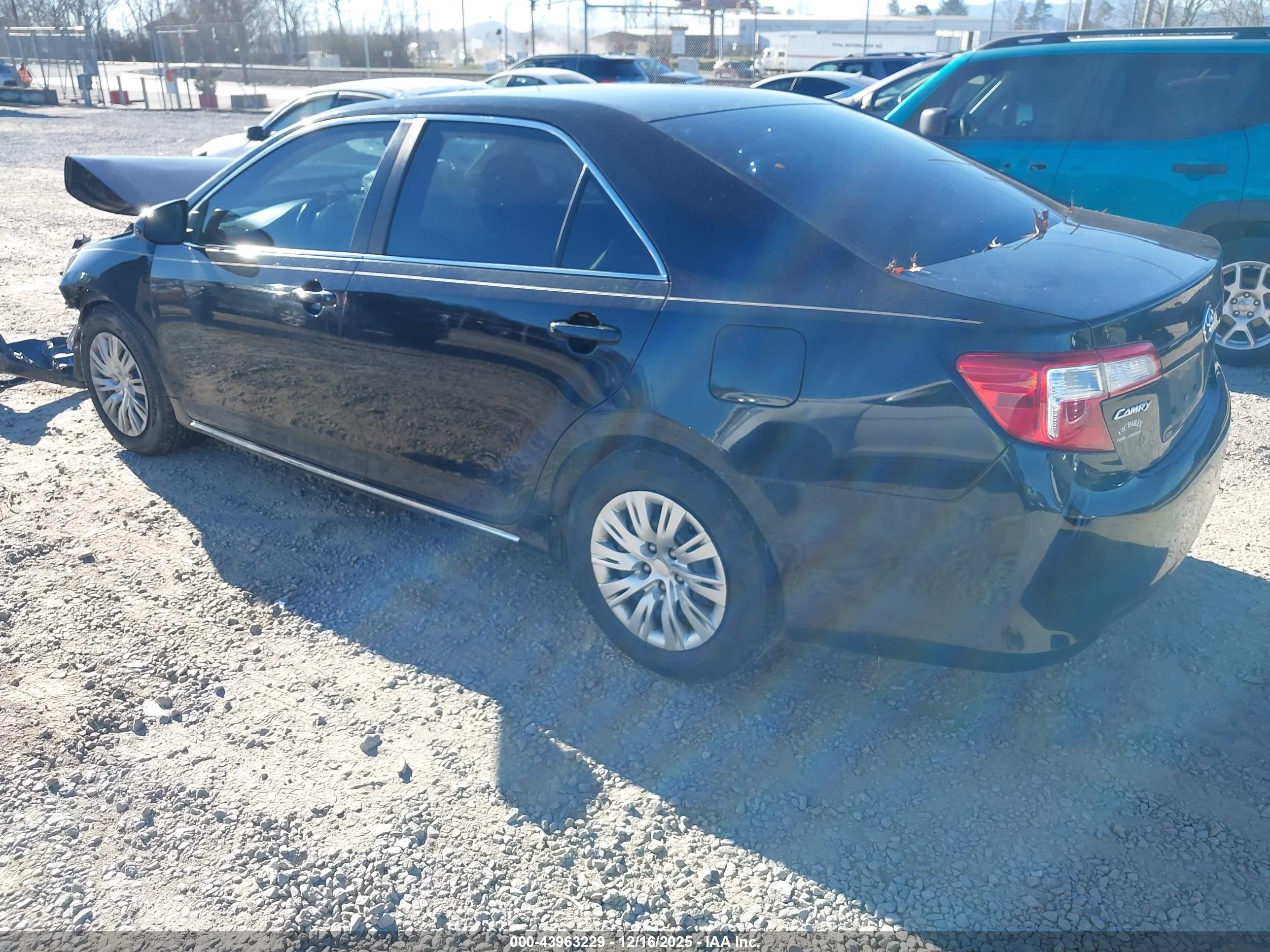 TOYOTA CAMRY image 3
