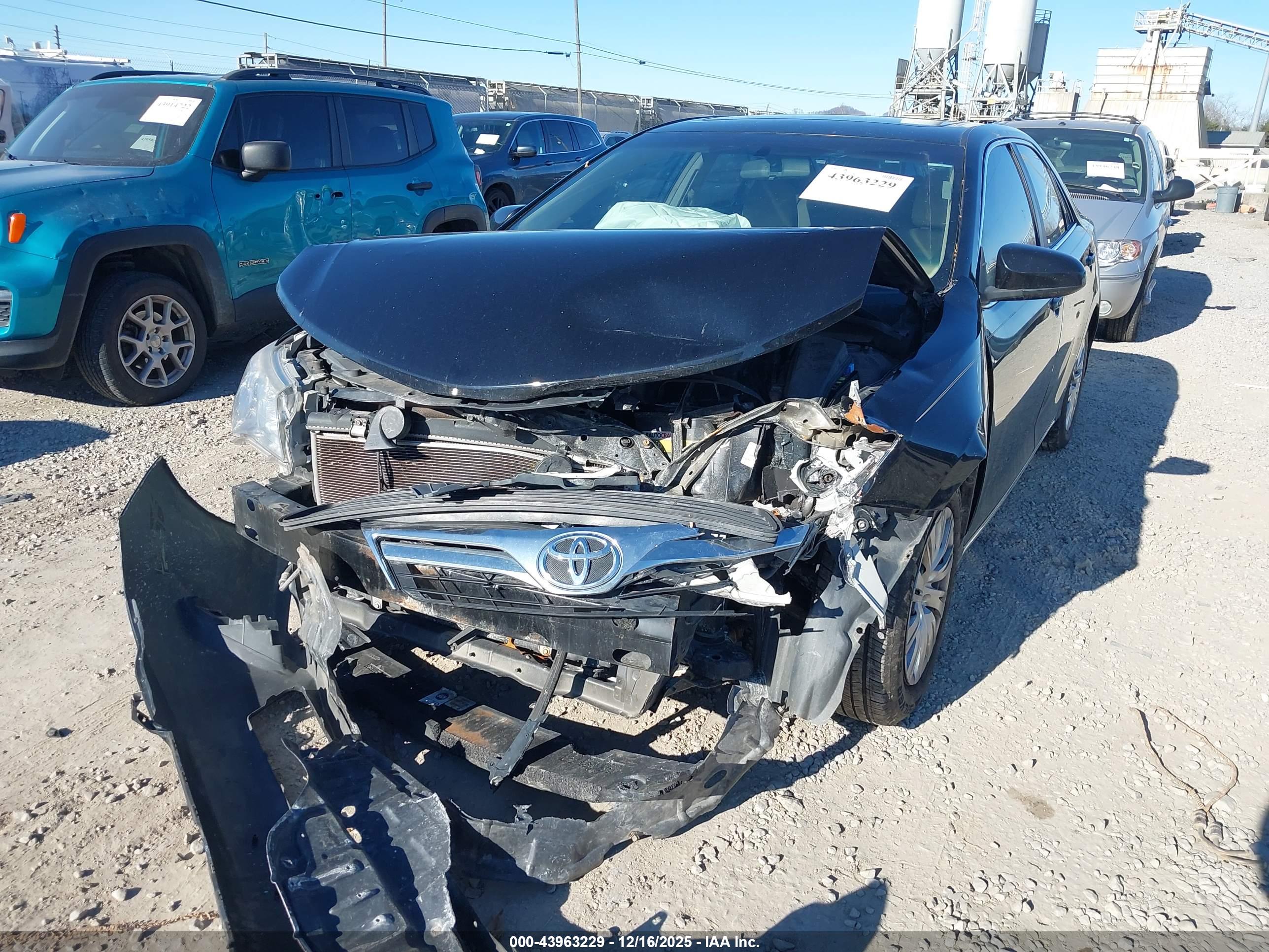 TOYOTA CAMRY image 6