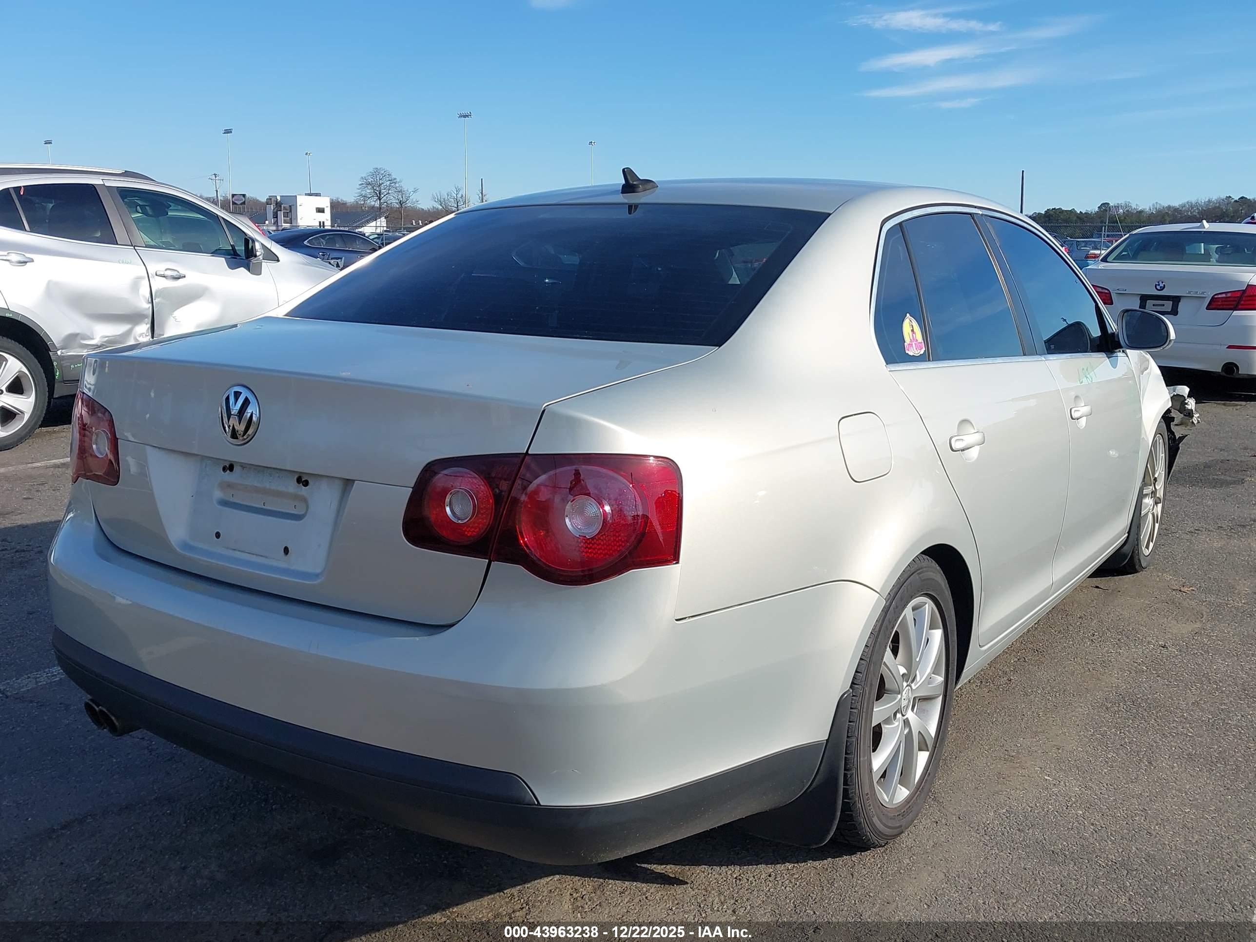 VOLKSWAGEN JETTA image 4