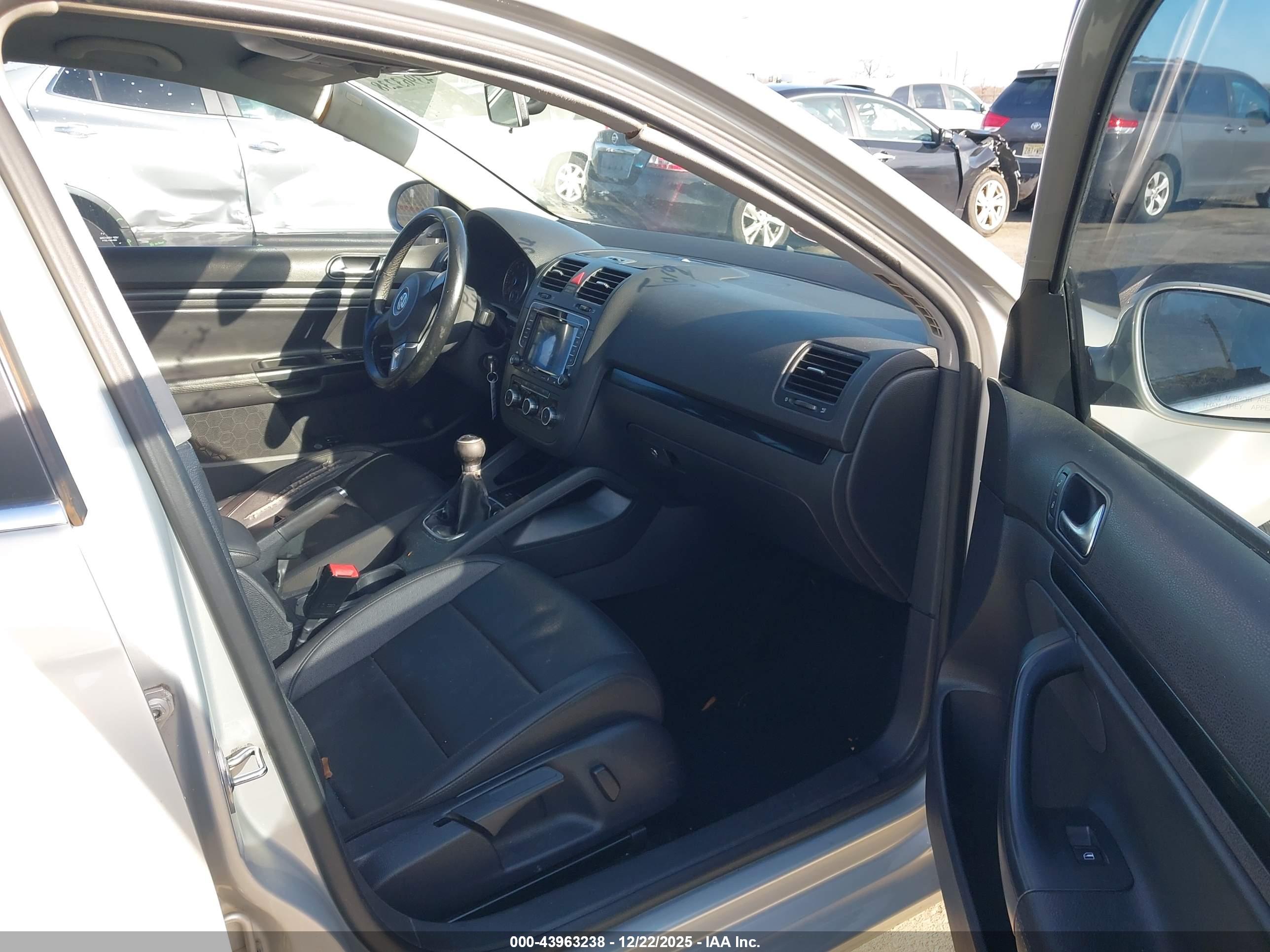 VOLKSWAGEN JETTA image 5