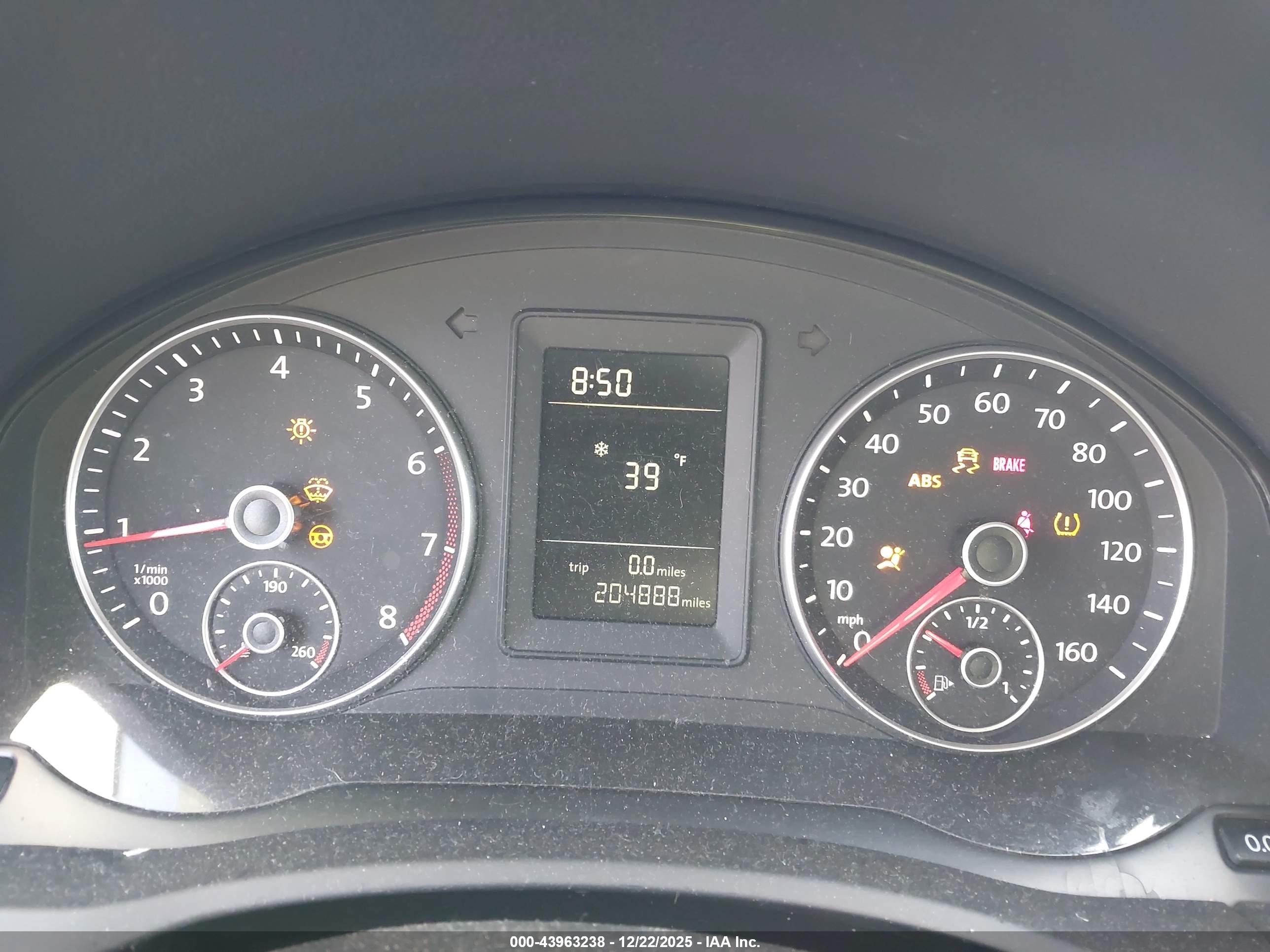 VOLKSWAGEN JETTA image 7