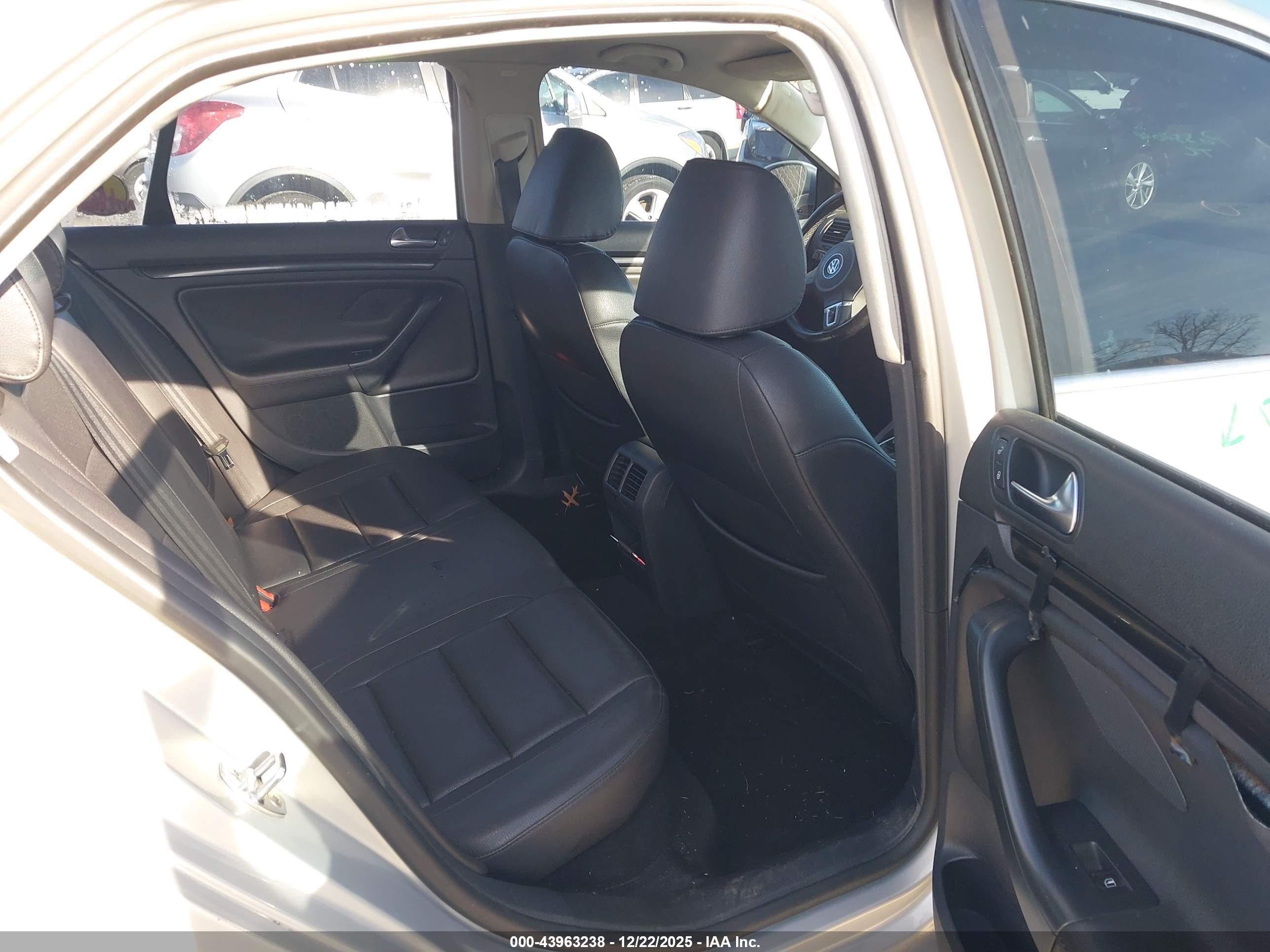 VOLKSWAGEN JETTA image 8