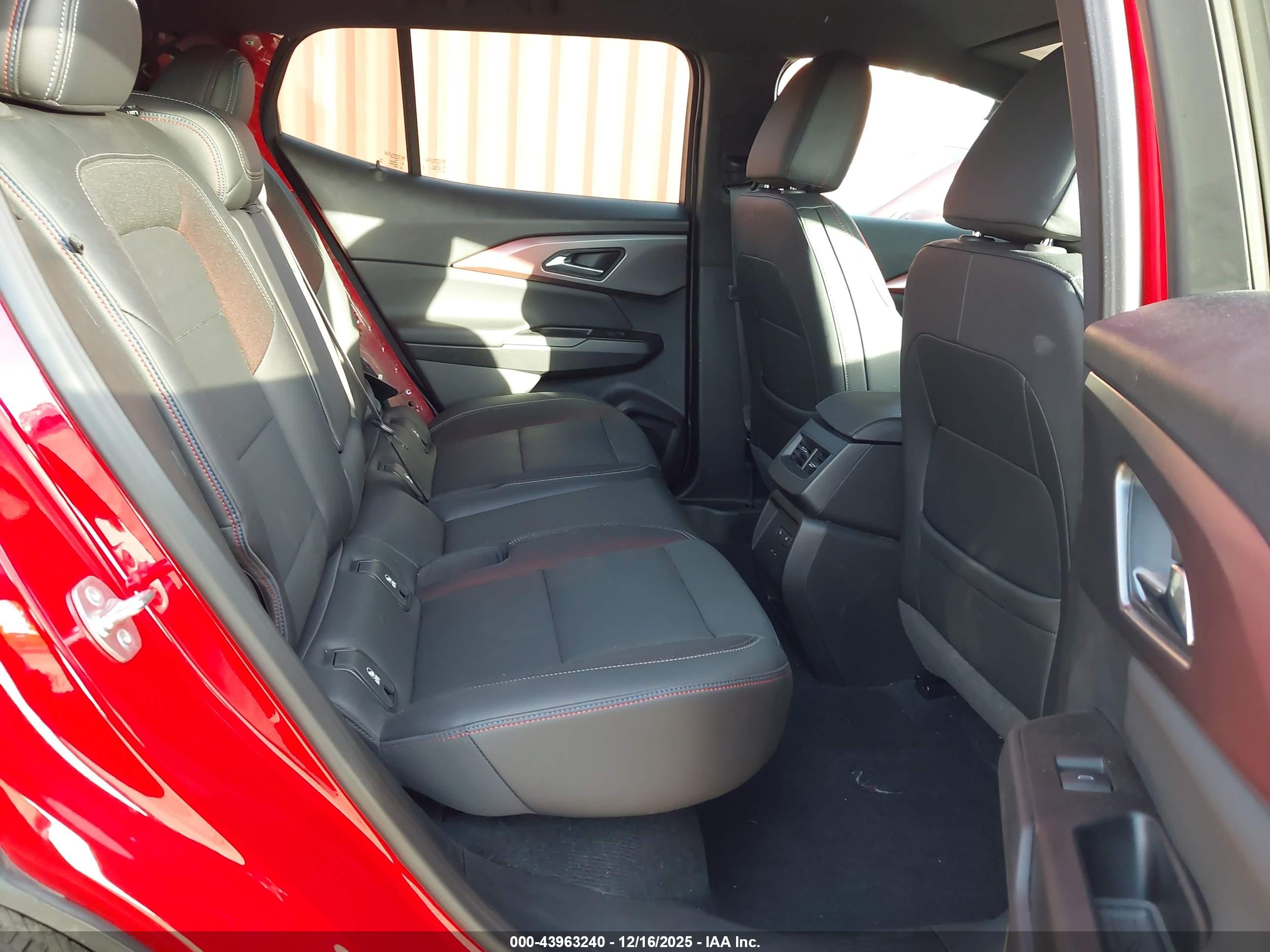 CHEVROLET EQUINOX image 8