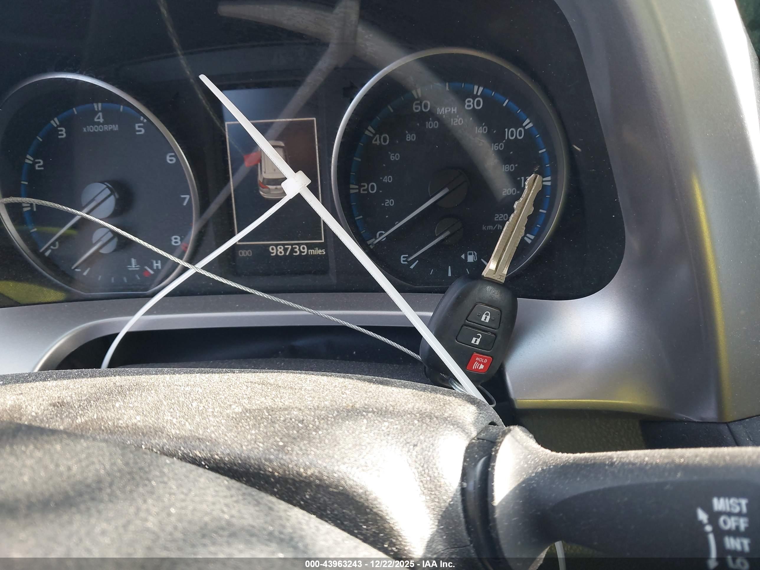 TOYOTA RAV4 image 11