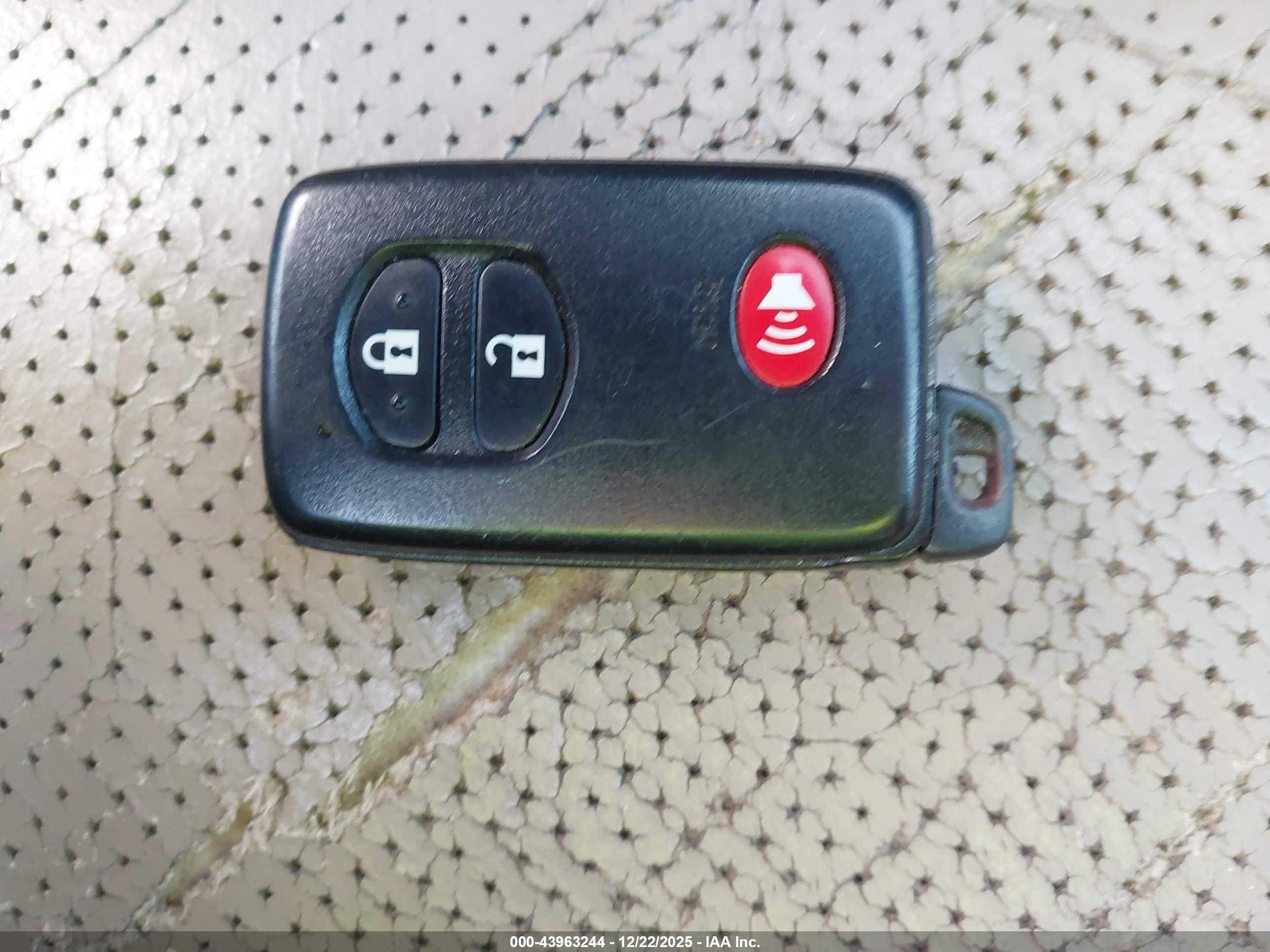 TOYOTA RAV4 image 11