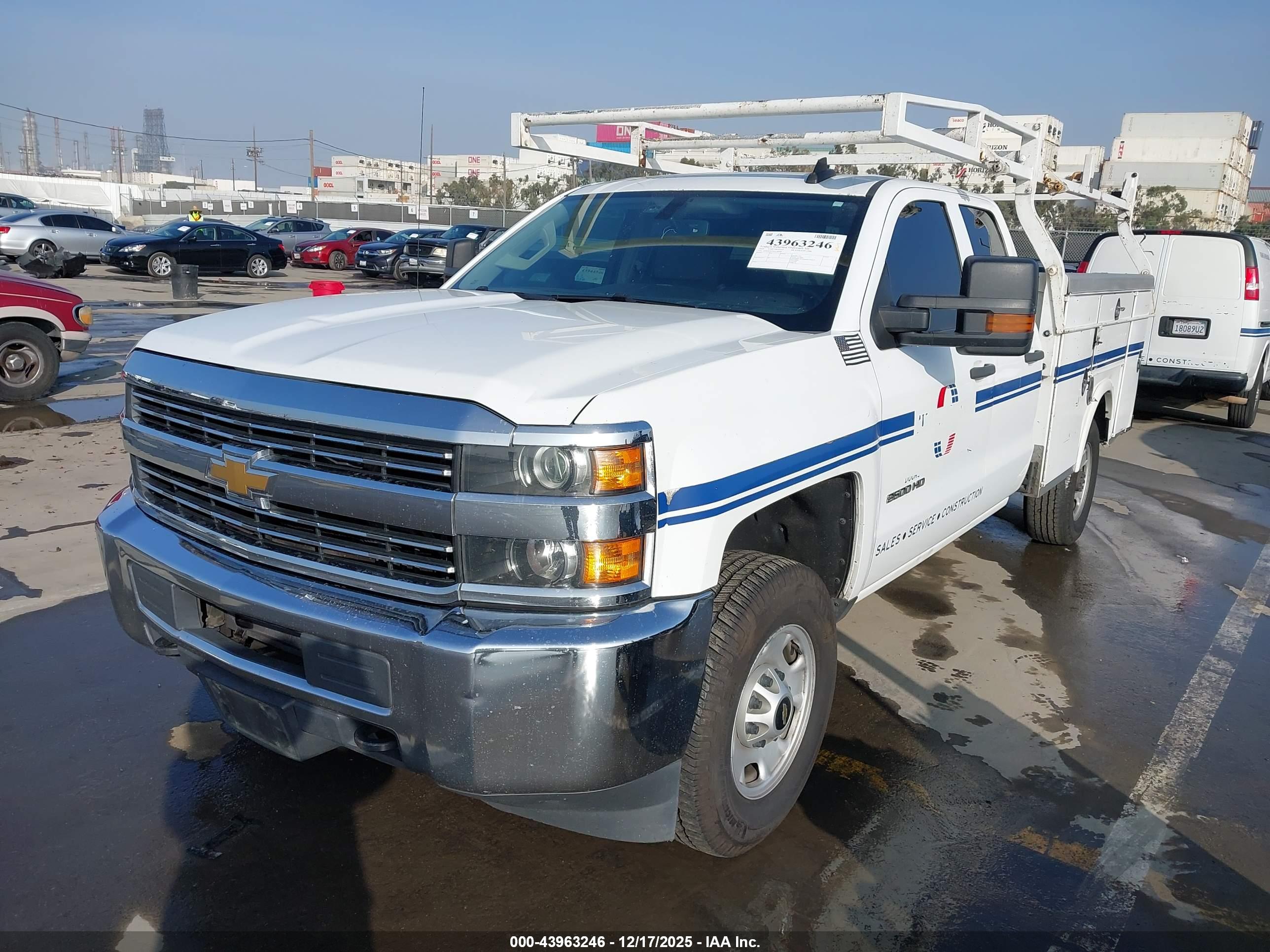 CHEVROLET SILVERADO image 2