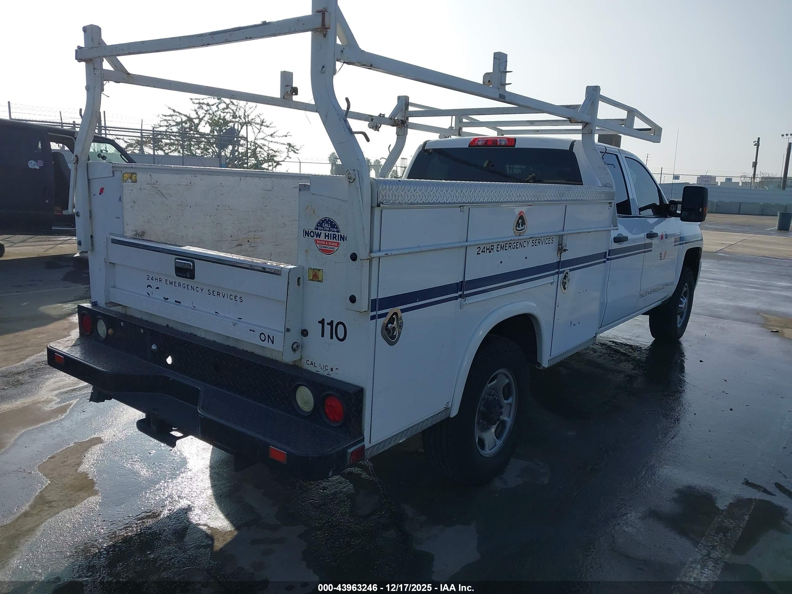 CHEVROLET SILVERADO image 4