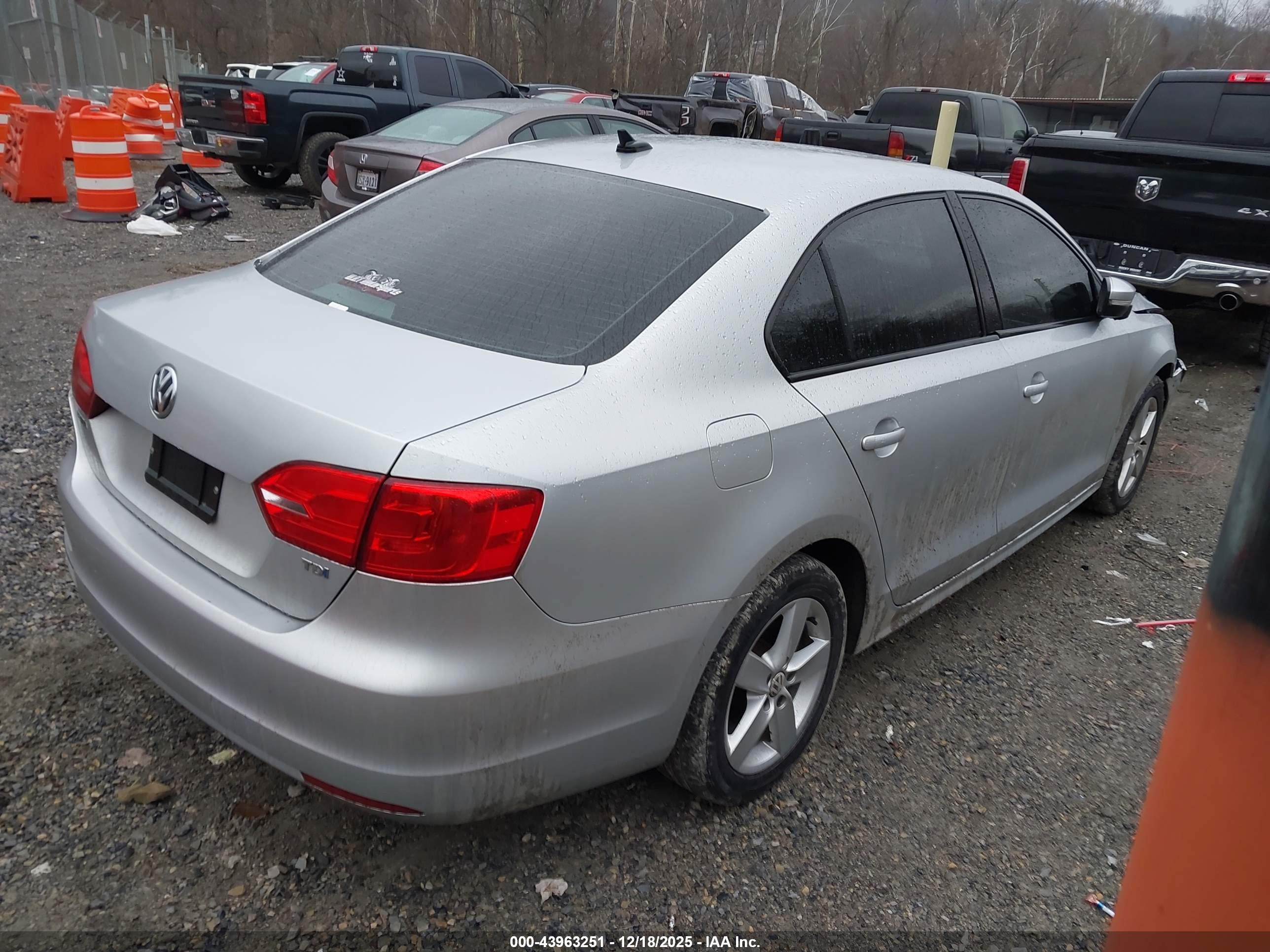 VOLKSWAGEN JETTA image 4