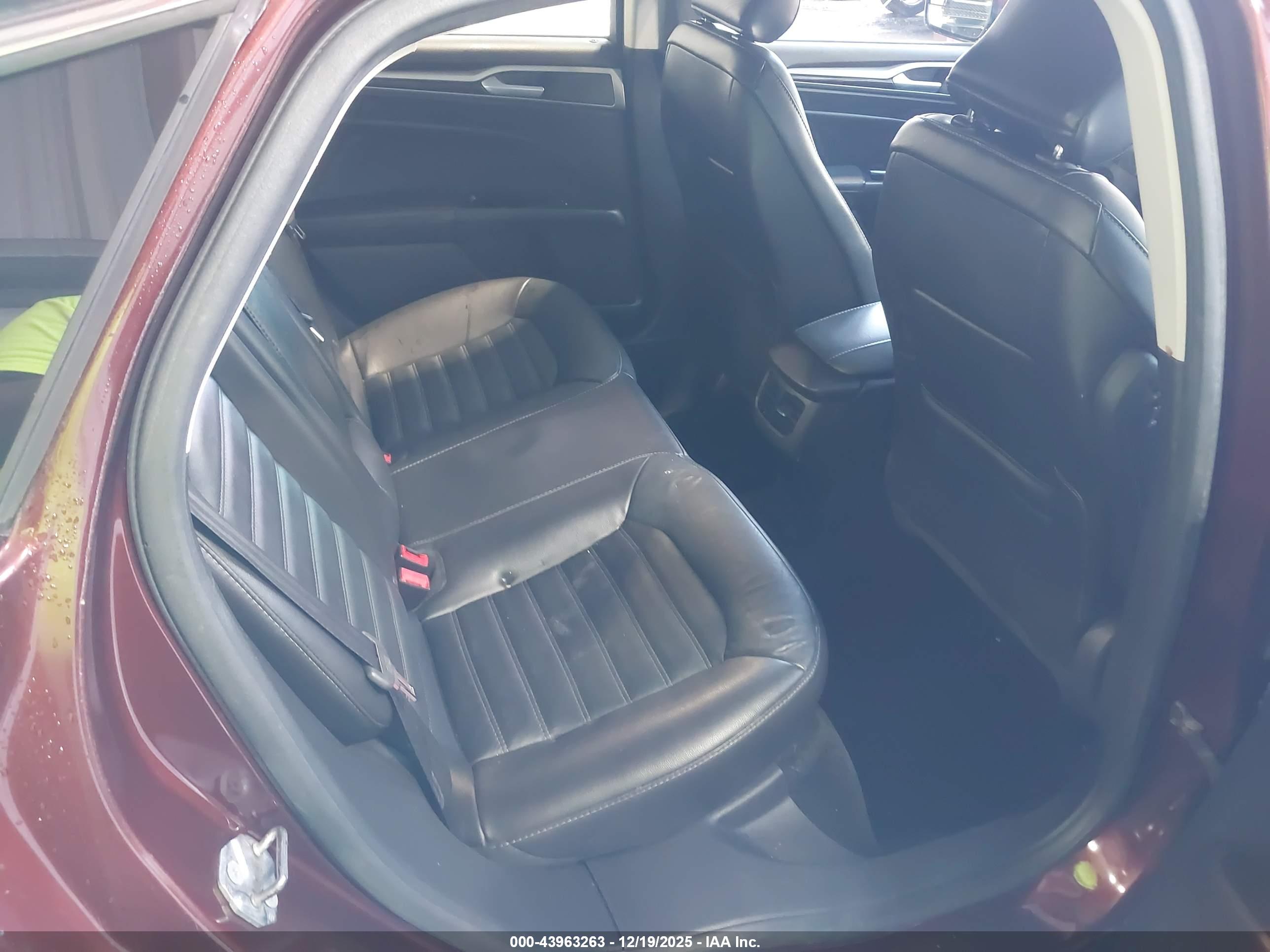 FORD FUSION image 8