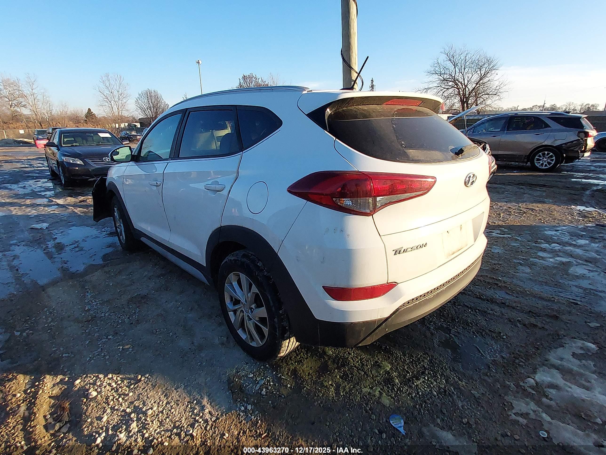 HYUNDAI TUCSON image 3