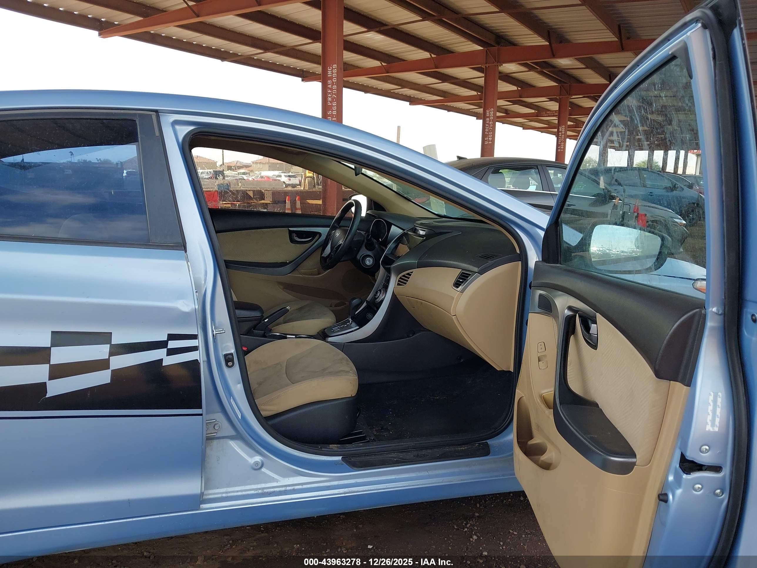 HYUNDAI ELANTRA image 5