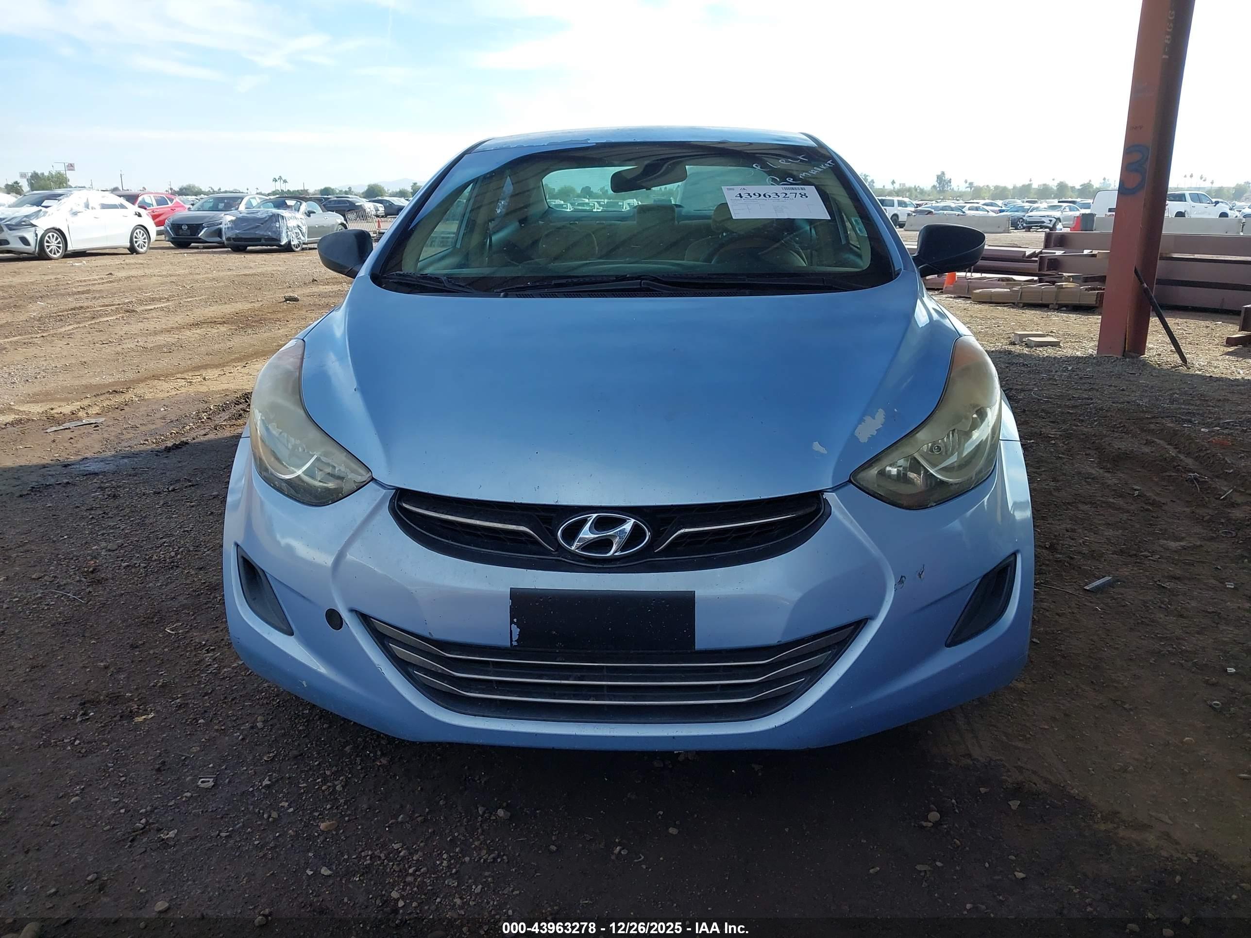 HYUNDAI ELANTRA image 6