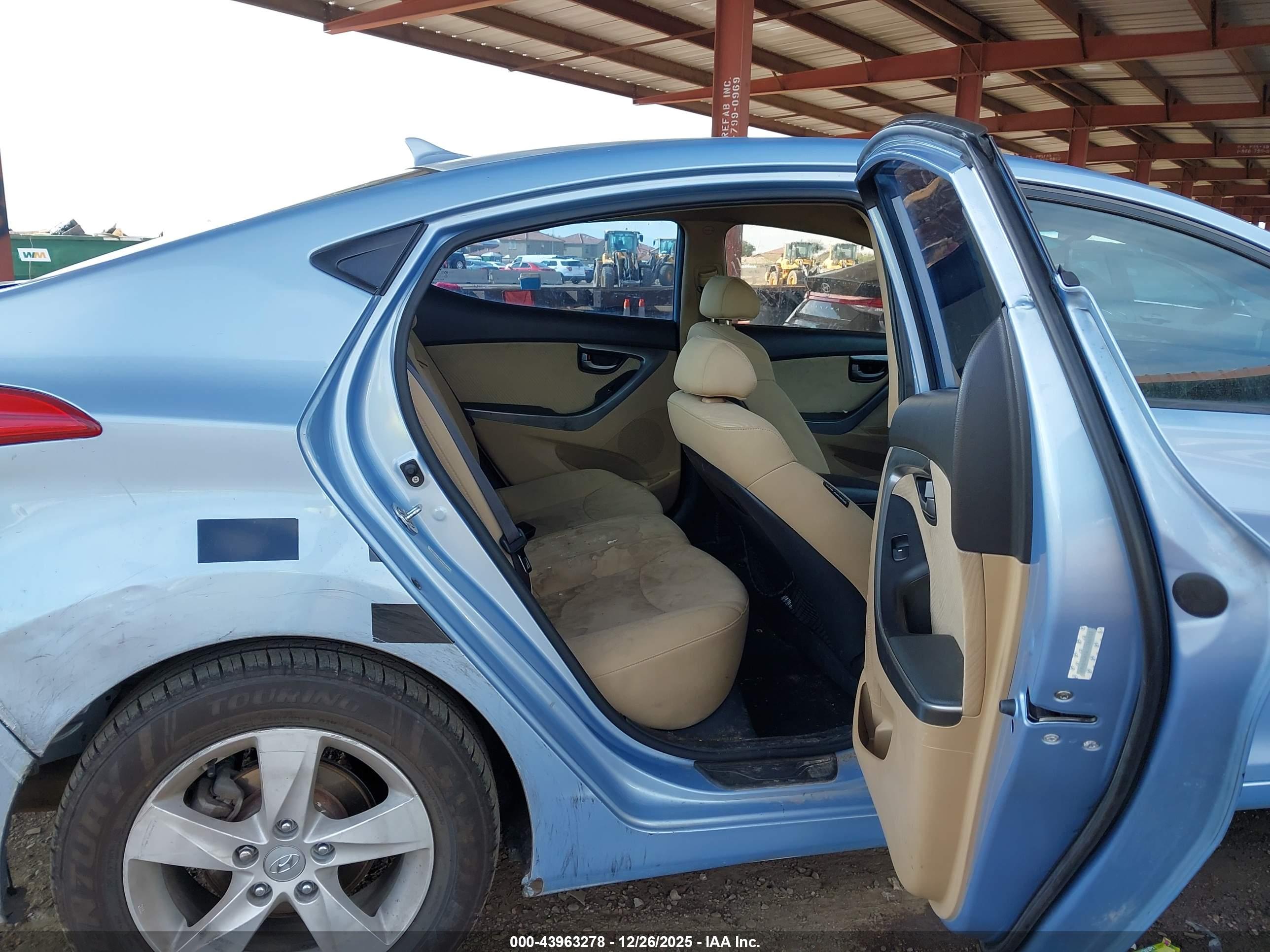 HYUNDAI ELANTRA image 8