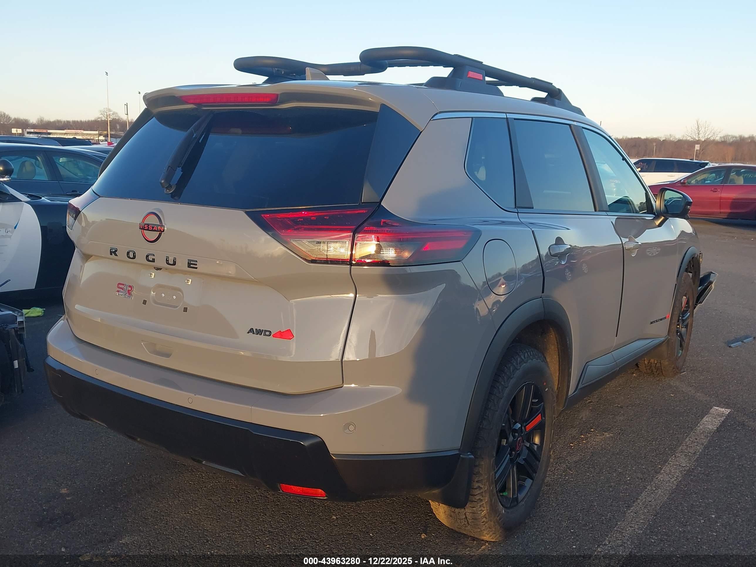 NISSAN ROGUE image 4