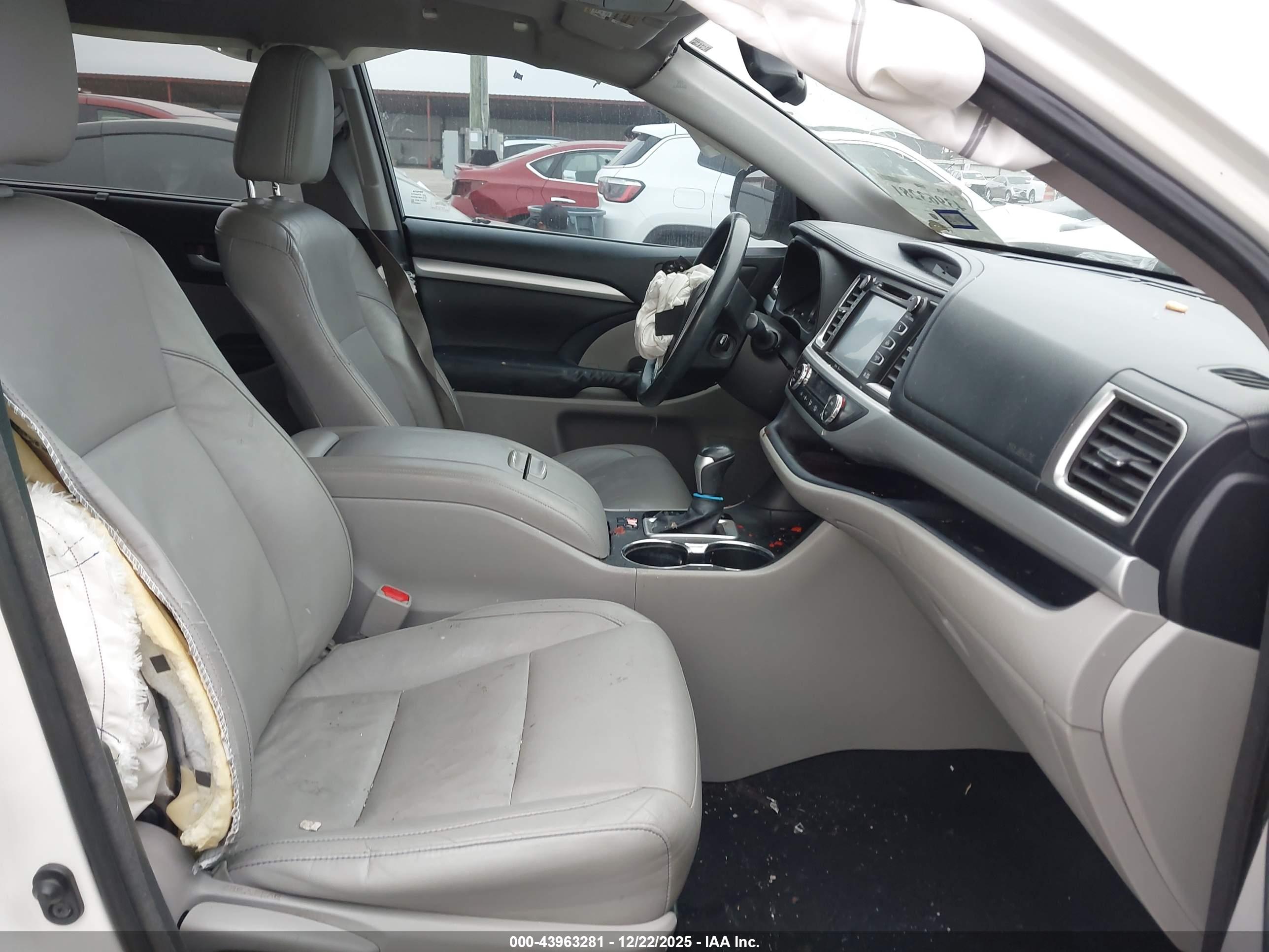 TOYOTA HIGHLANDER image 5