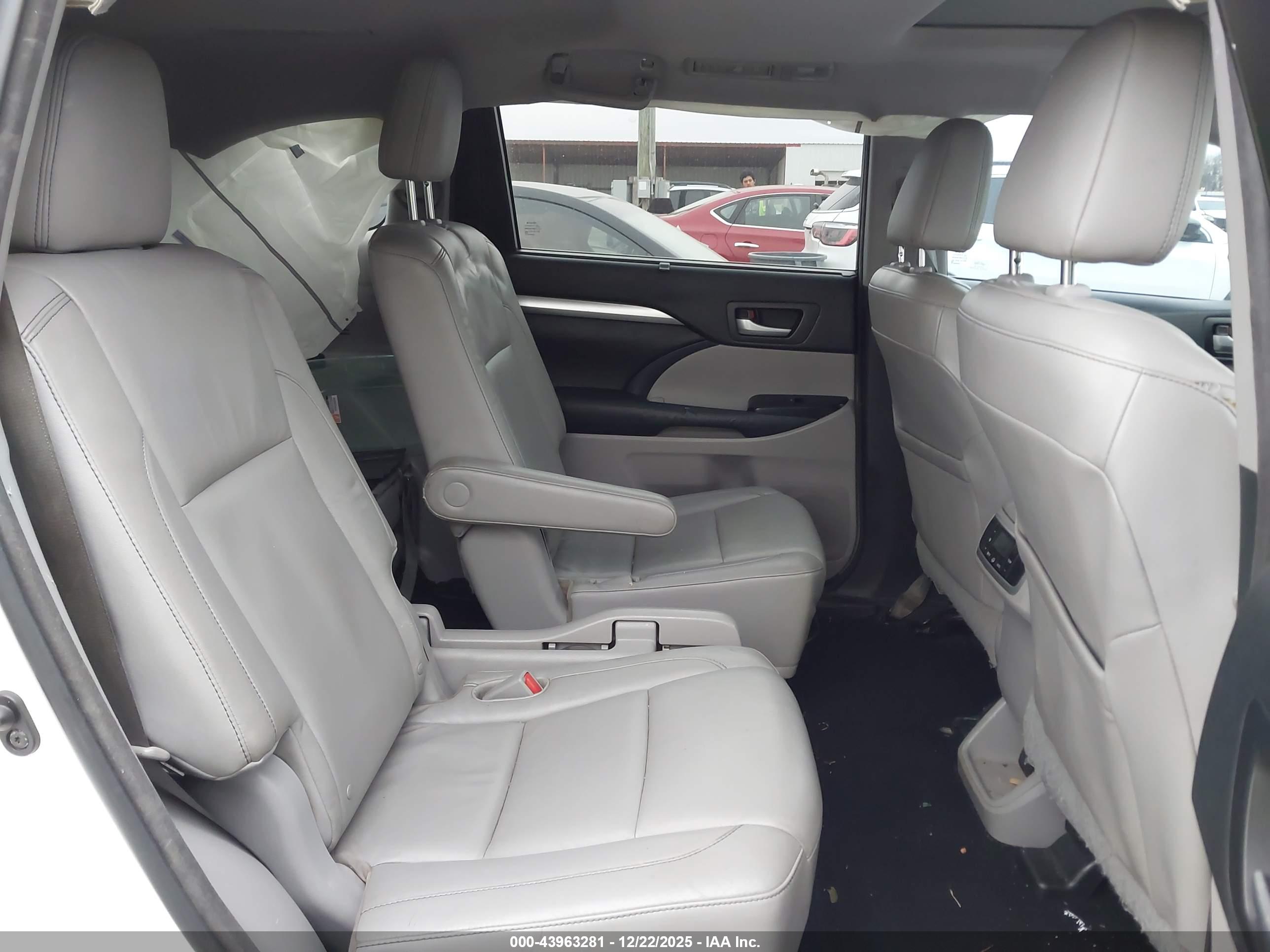 TOYOTA HIGHLANDER image 8