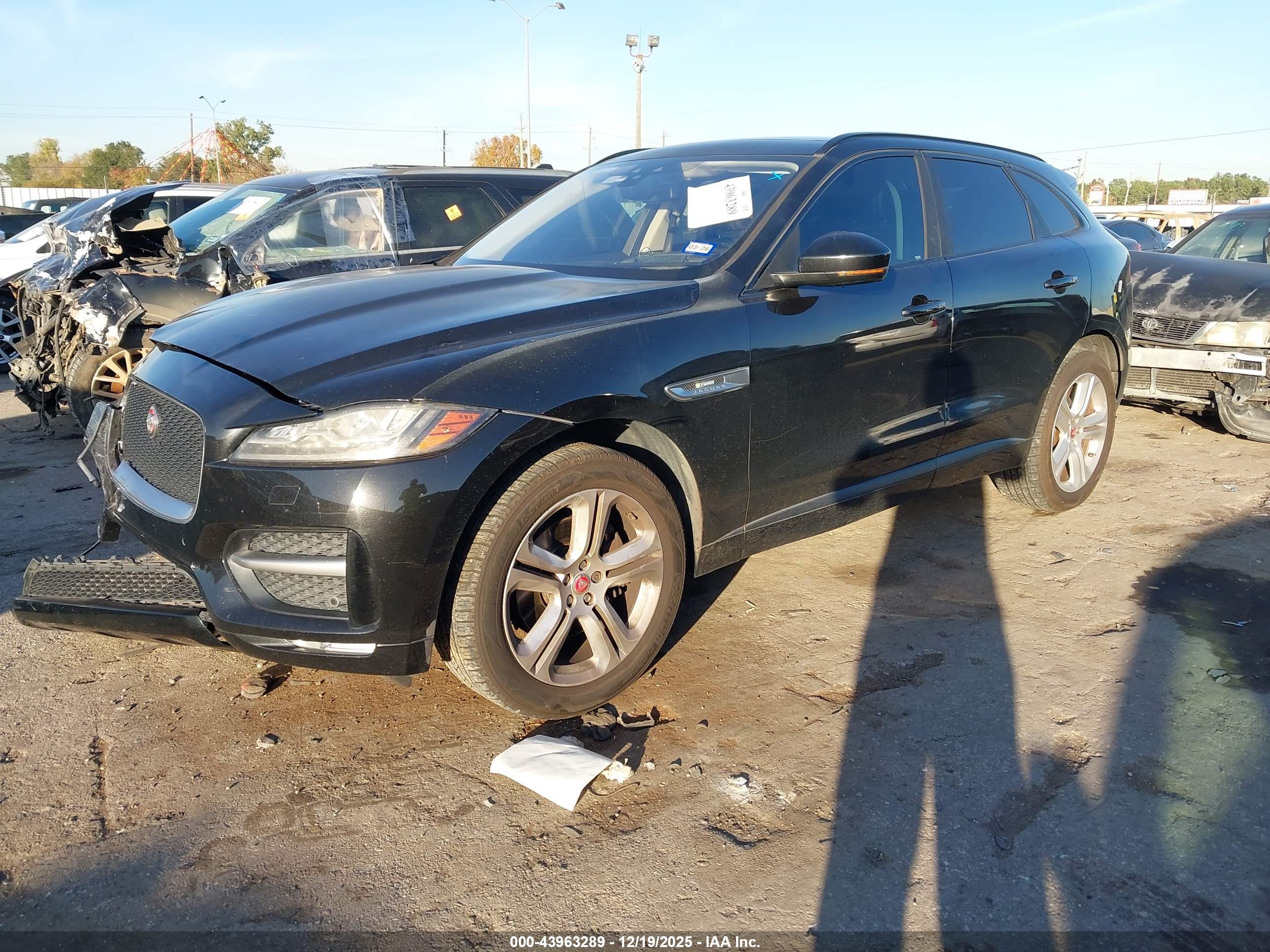 JAGUAR F-PACE image 2