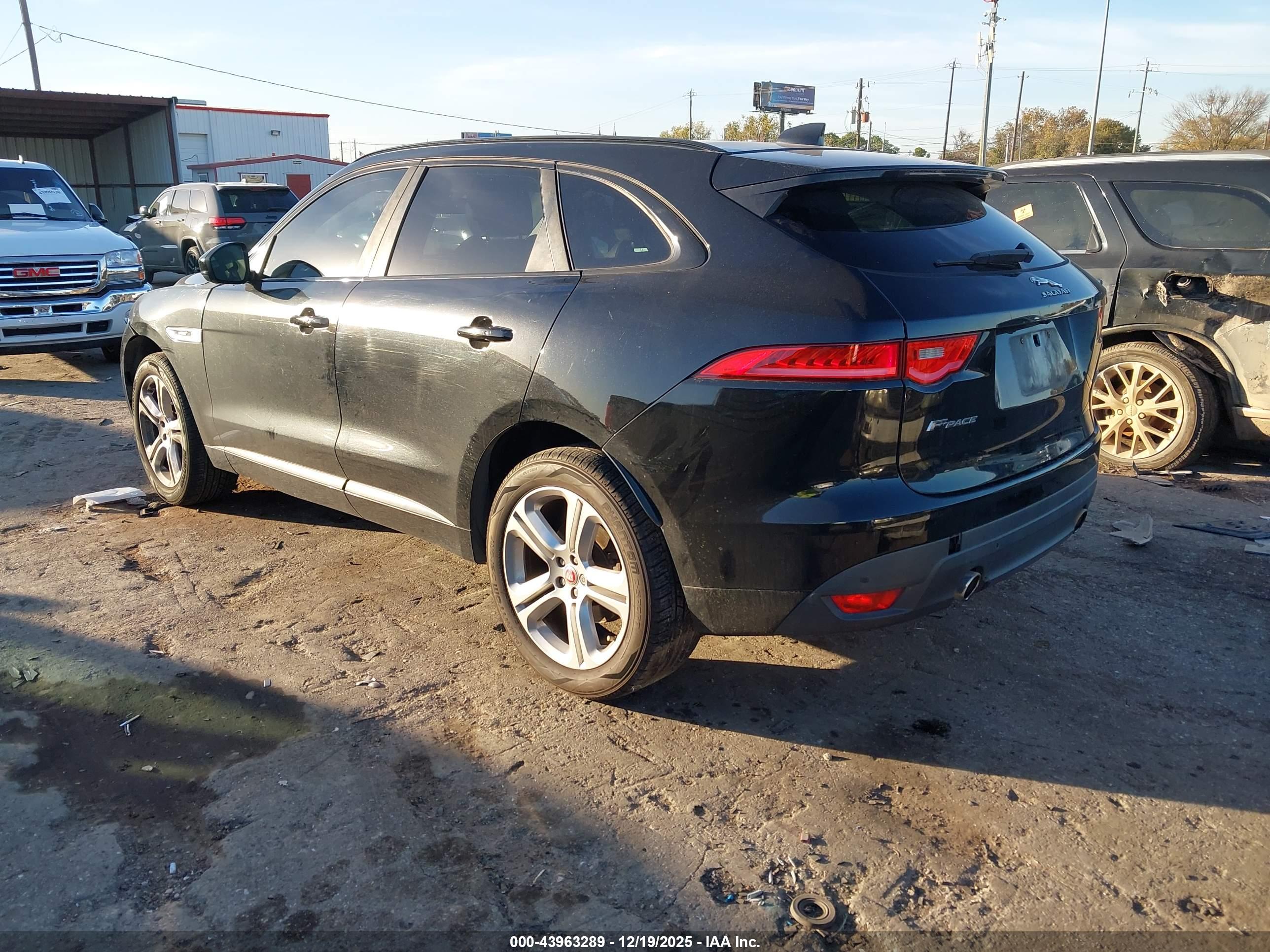 JAGUAR F-PACE image 3