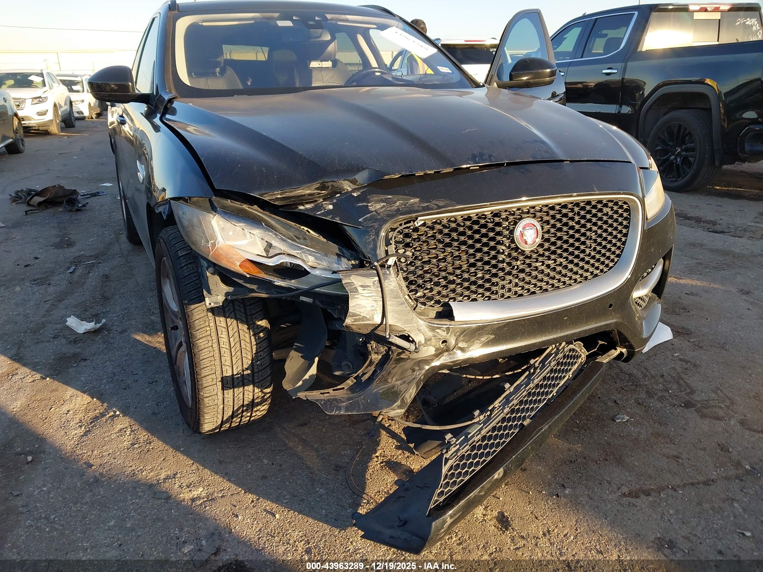 JAGUAR F-PACE image 6